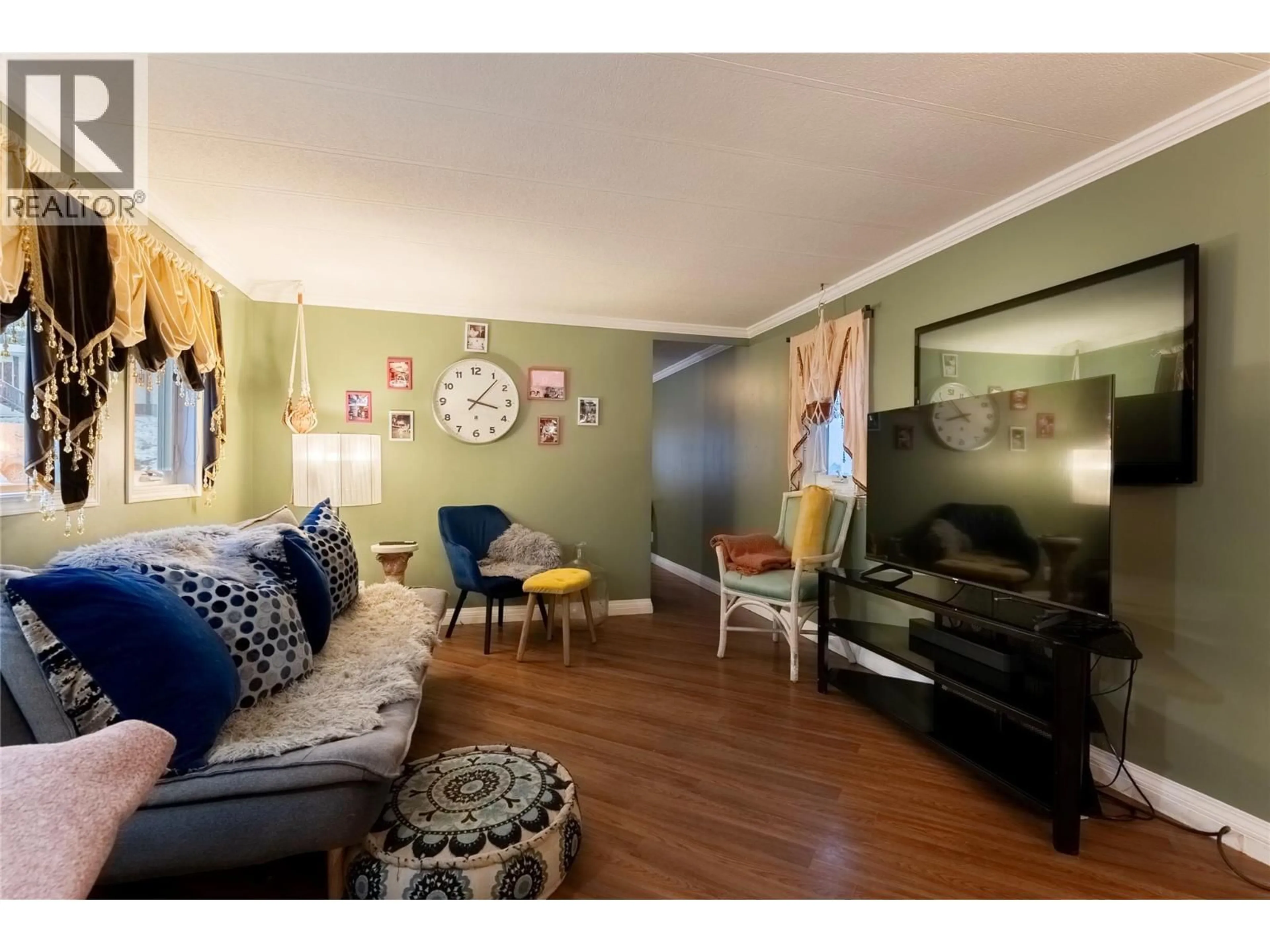 Living room with furniture, wood/laminate floor for 2 TOPAZ CRESCENT, Logan Lake British Columbia V0K1W0