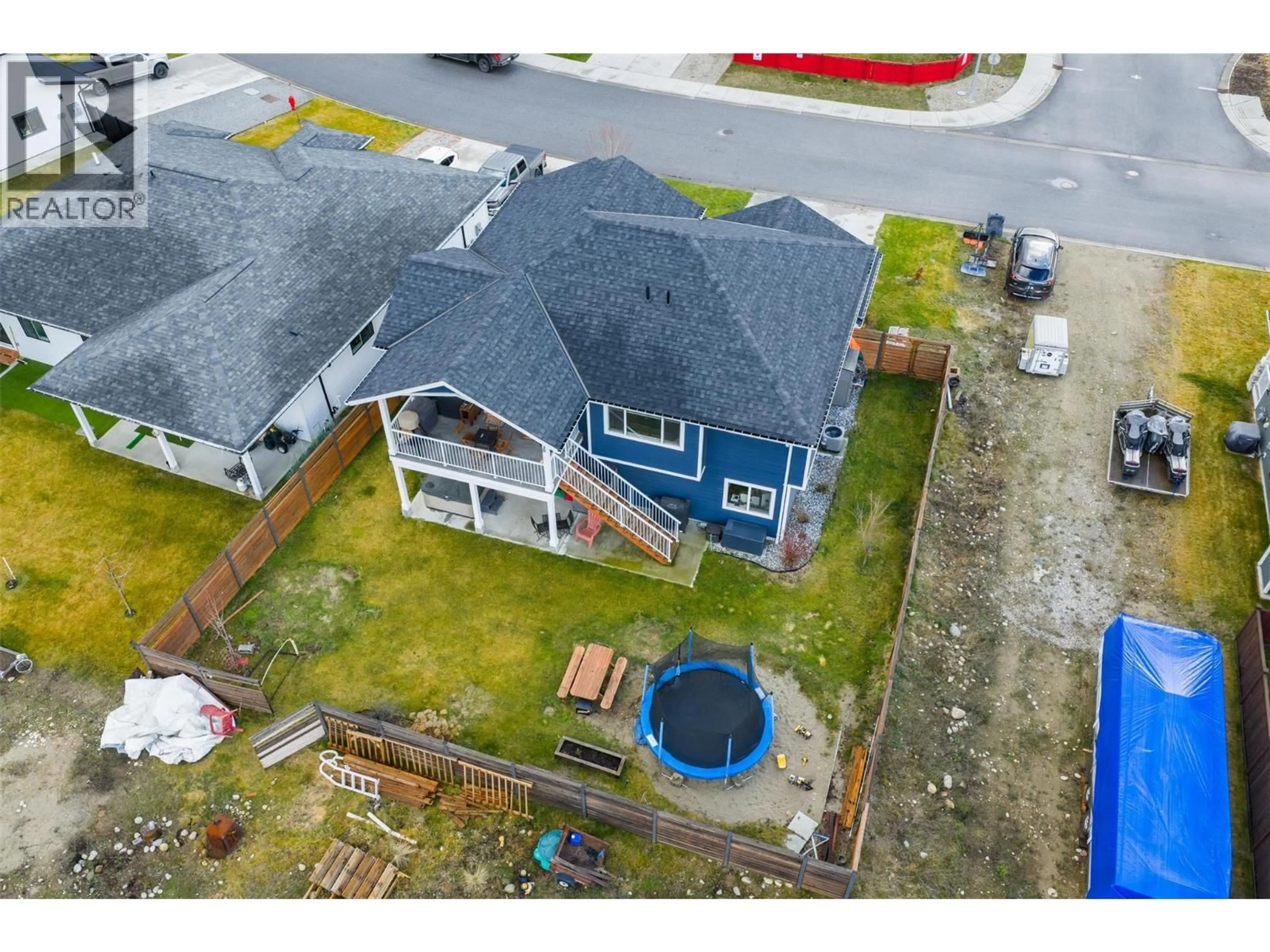 A pic from outside/outdoor area/front of a property/back of a property/a pic from drone, building for 3921 GRANDVIEW DRIVE, Castlegar British Columbia V1N4X9