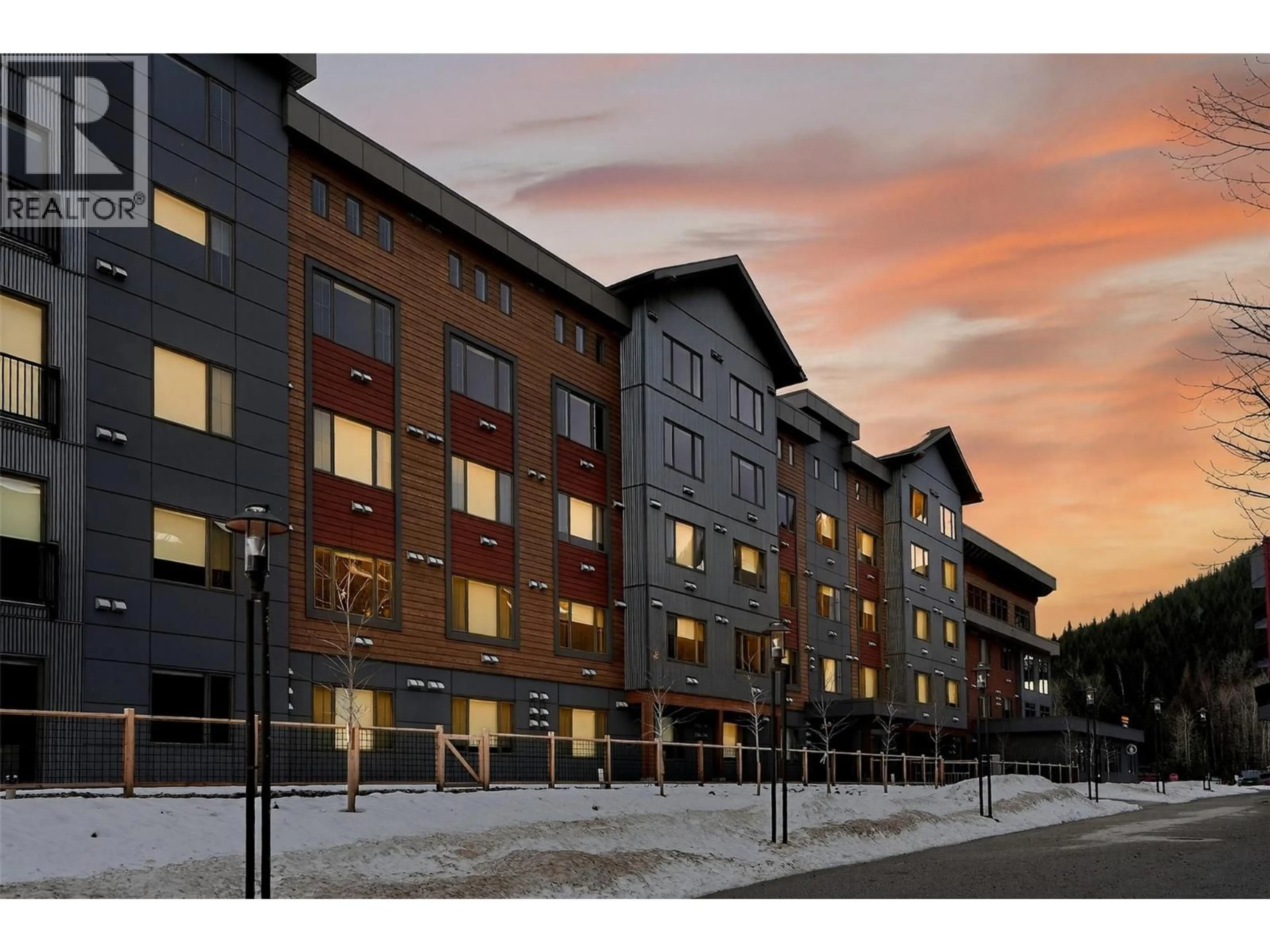 Patio, building for 109 - 4280 RED MOUNTAIN ROAD, Rossland British Columbia V0G1Y0