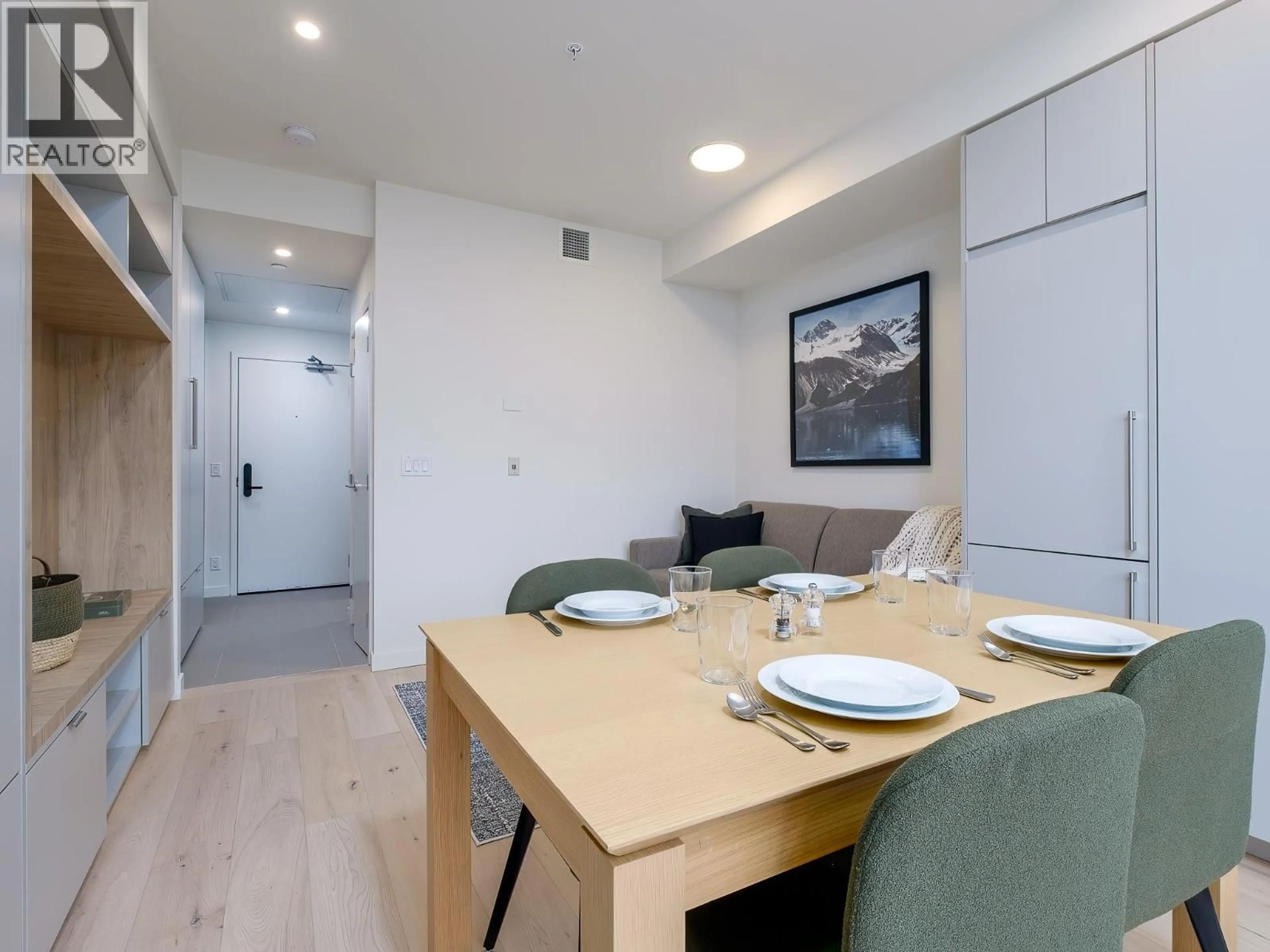 Dining room, wood/laminate floor for 209 - 4280 RED MOUNTAIN ROAD, Rossland British Columbia V0Y1G0
