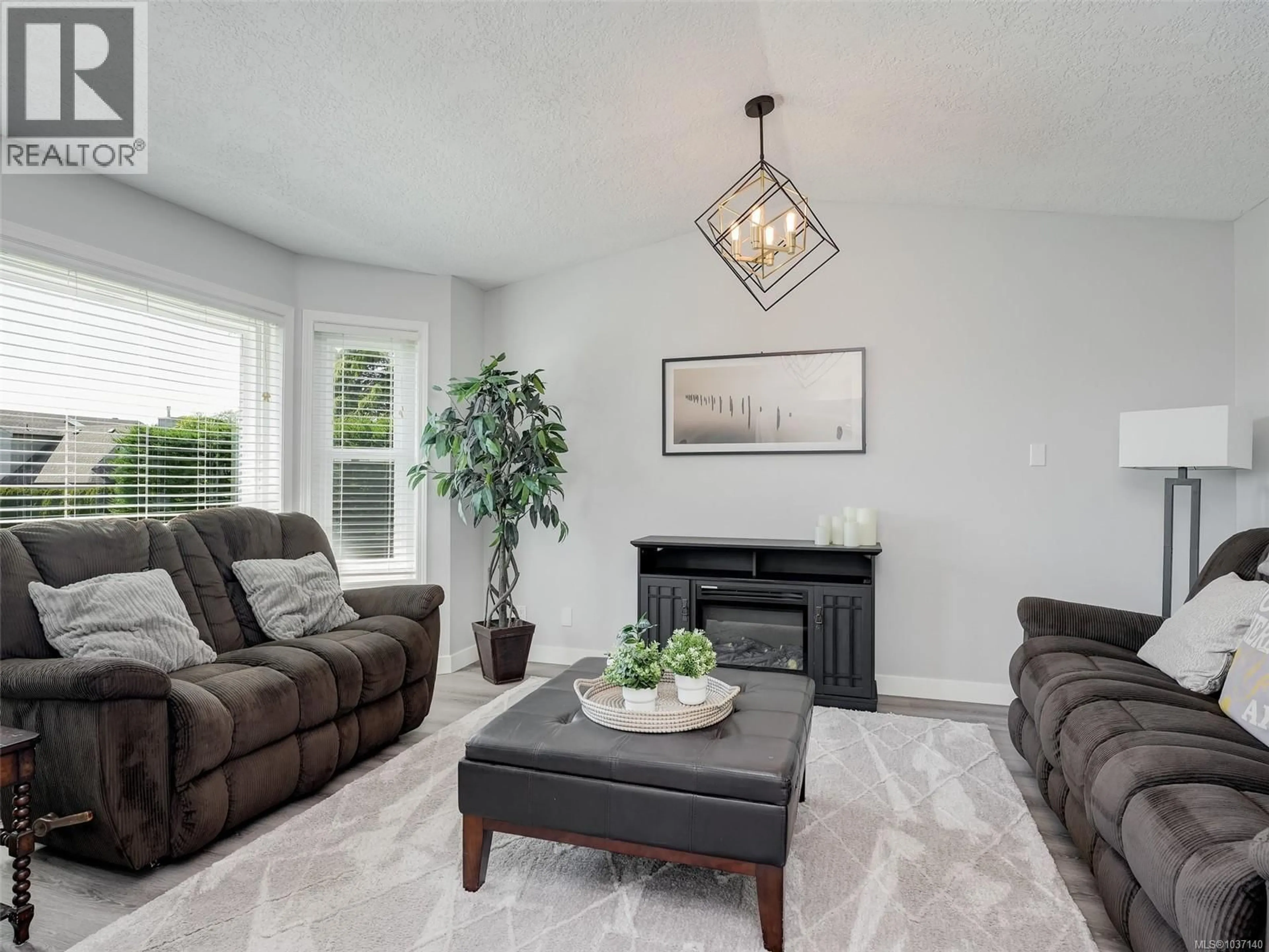 Living room with furniture, unknown for 4256 PONDEROSA CRESCENT, Saanich British Columbia V8Z7G2