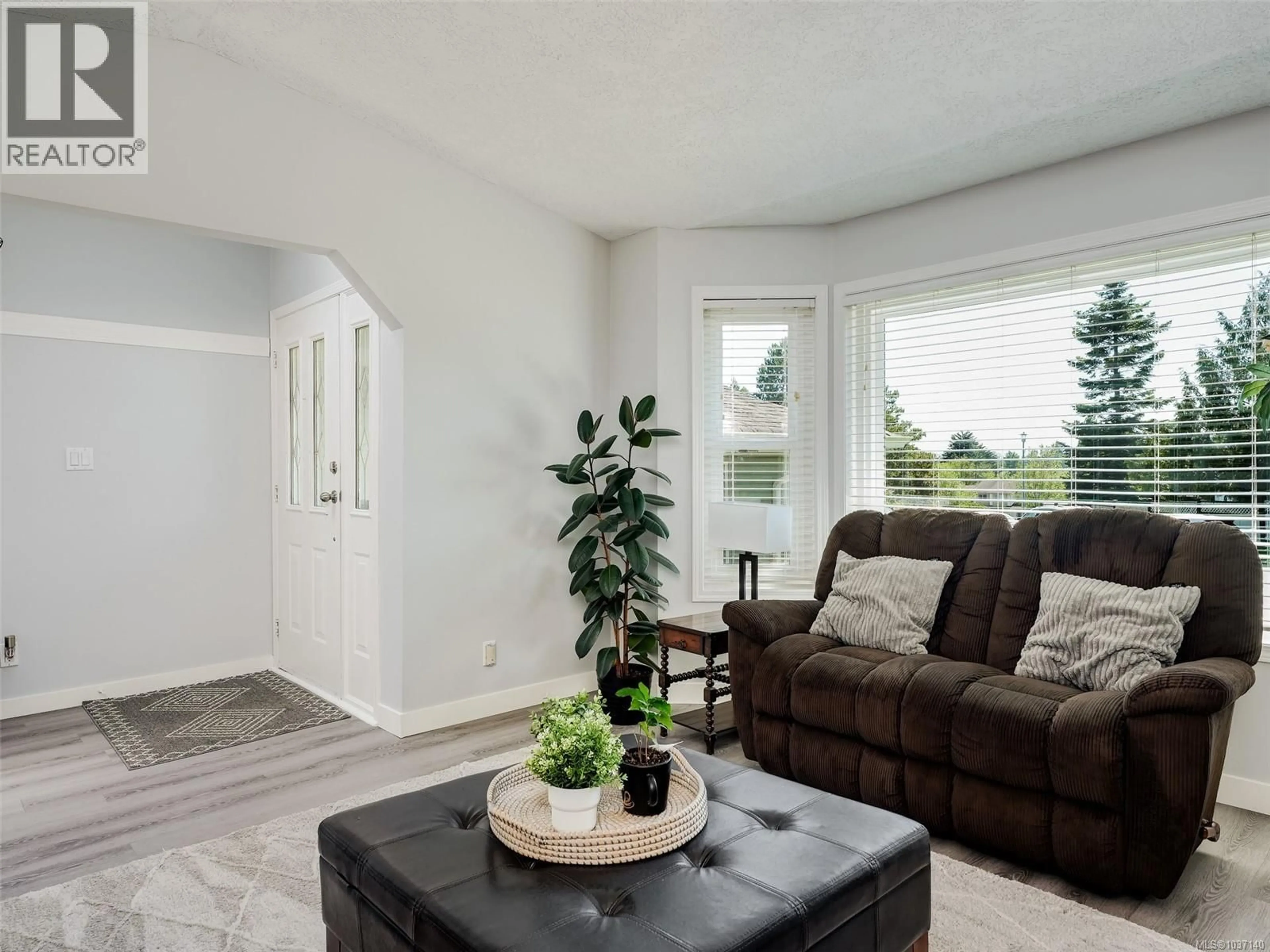 Living room with furniture, unknown for 4256 PONDEROSA CRESCENT, Saanich British Columbia V8Z7G2