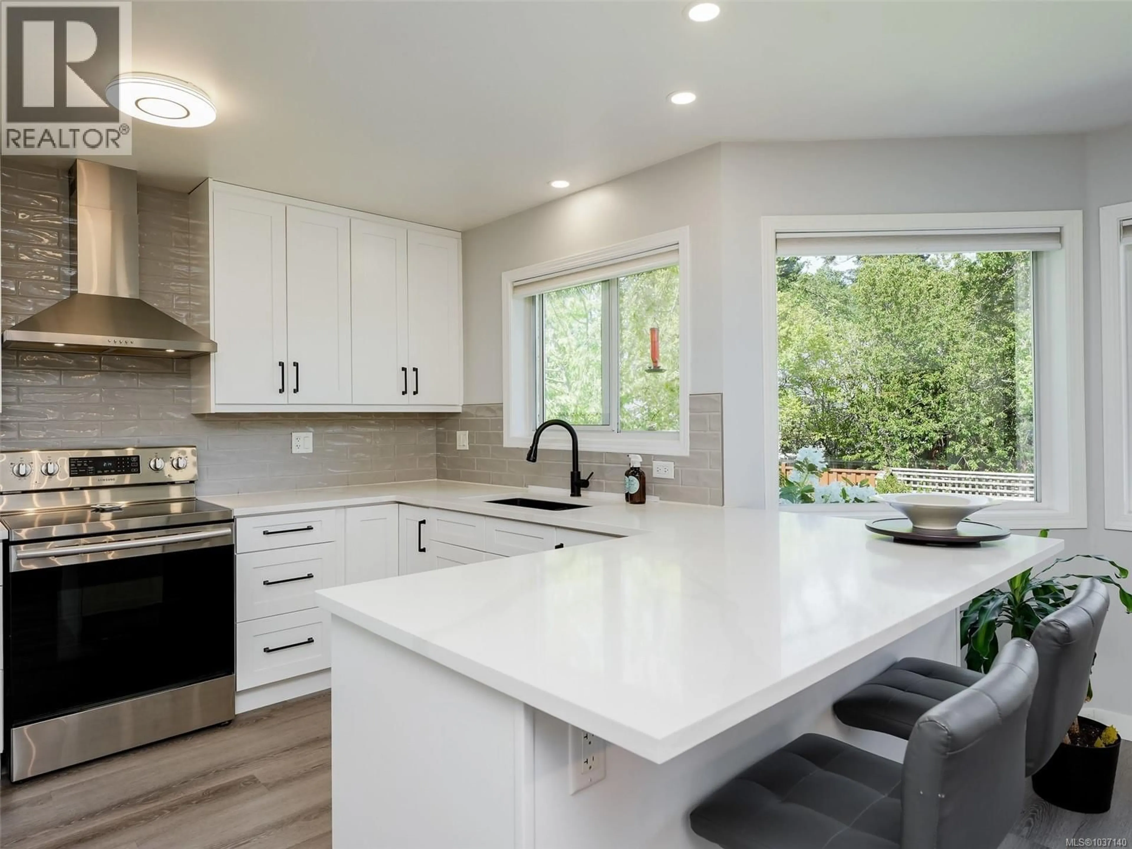 Open concept kitchen, unknown for 4256 PONDEROSA CRESCENT, Saanich British Columbia V8Z7G2