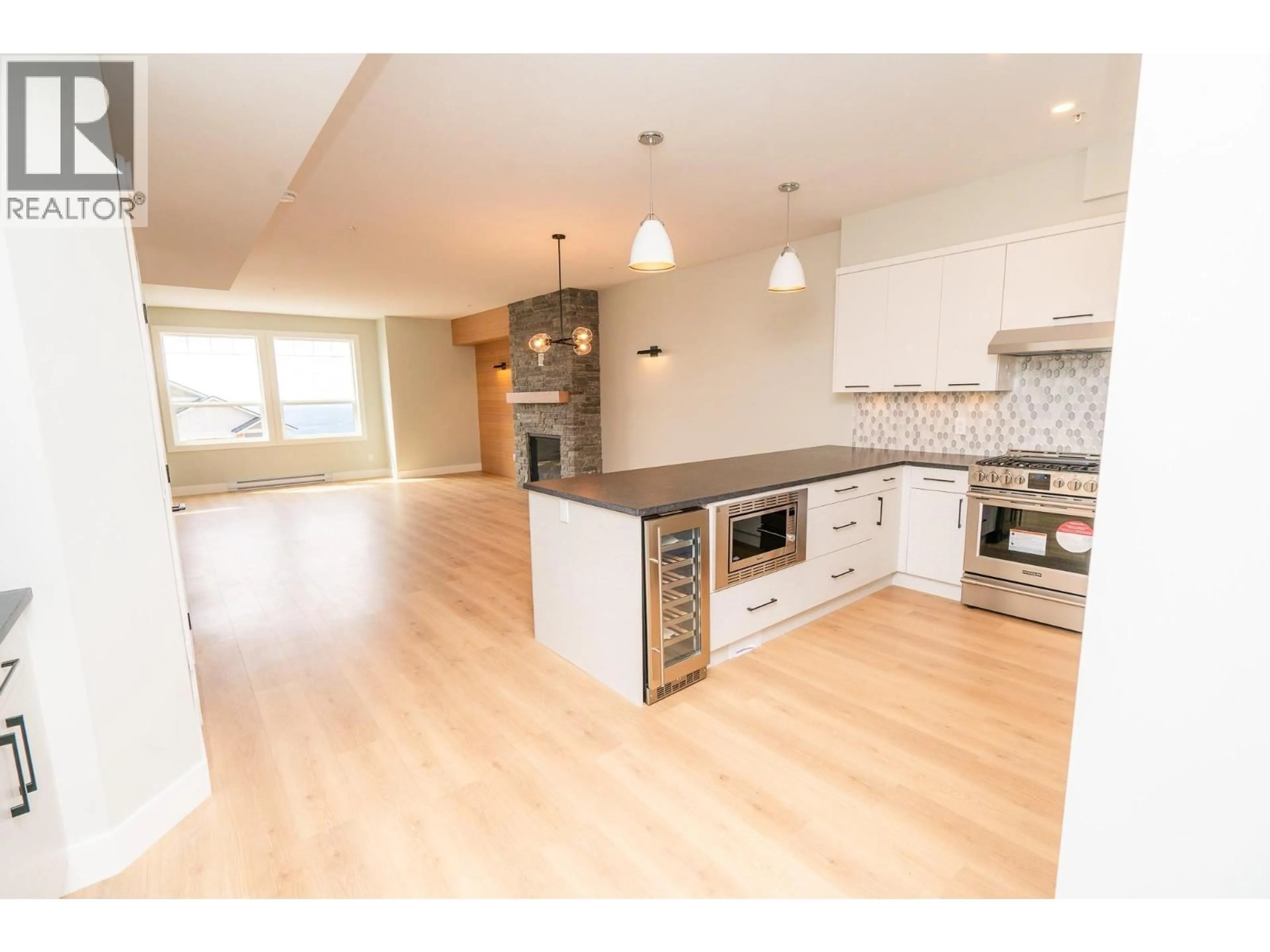 Open concept kitchen, wood/laminate floor for 270A GRIZZLY RIDGE TRAIL, Big White British Columbia V1P1P4