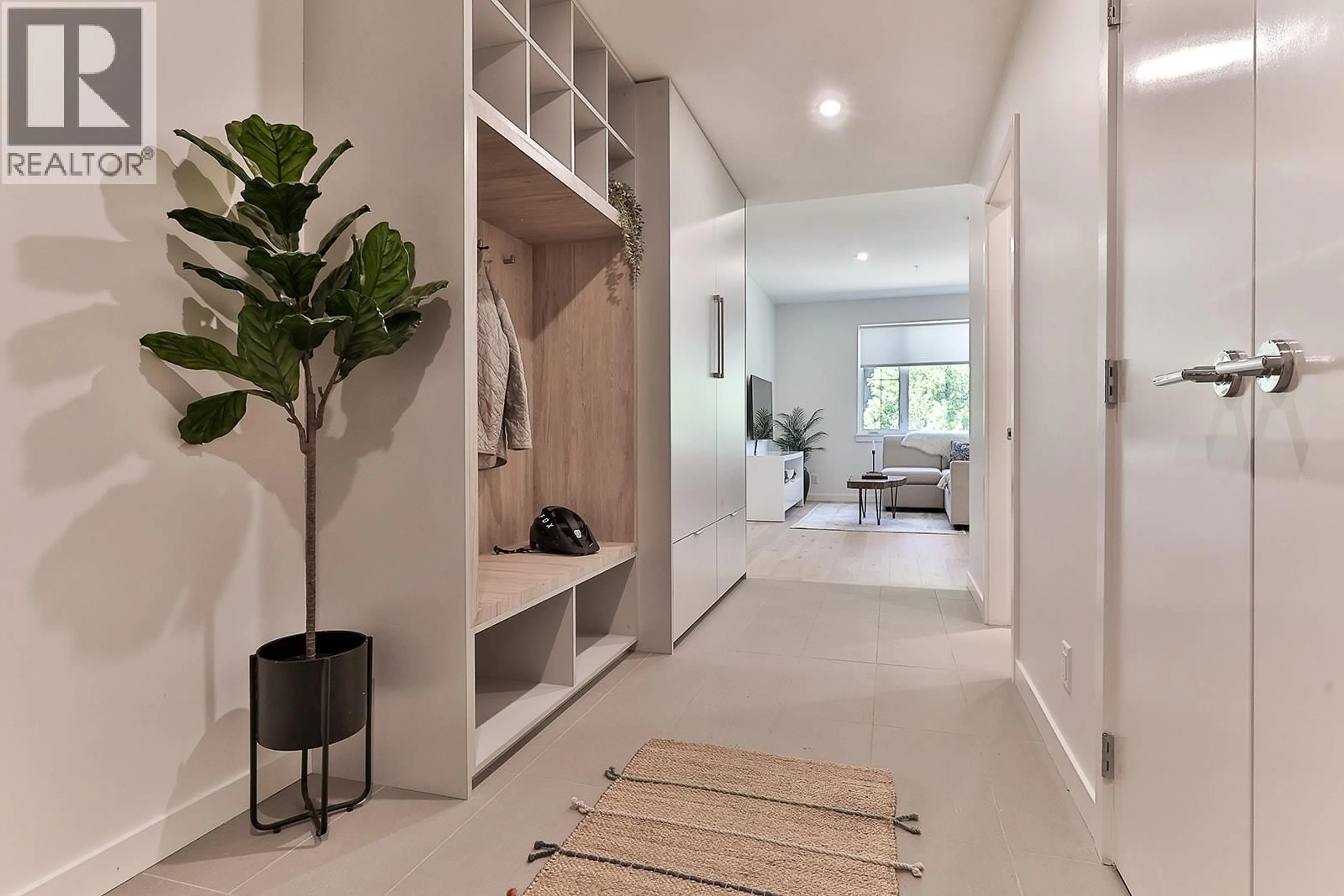 Indoor entryway for 111 - 4280 RED MOUNTAIN ROAD, Rossland British Columbia V0G1Y0