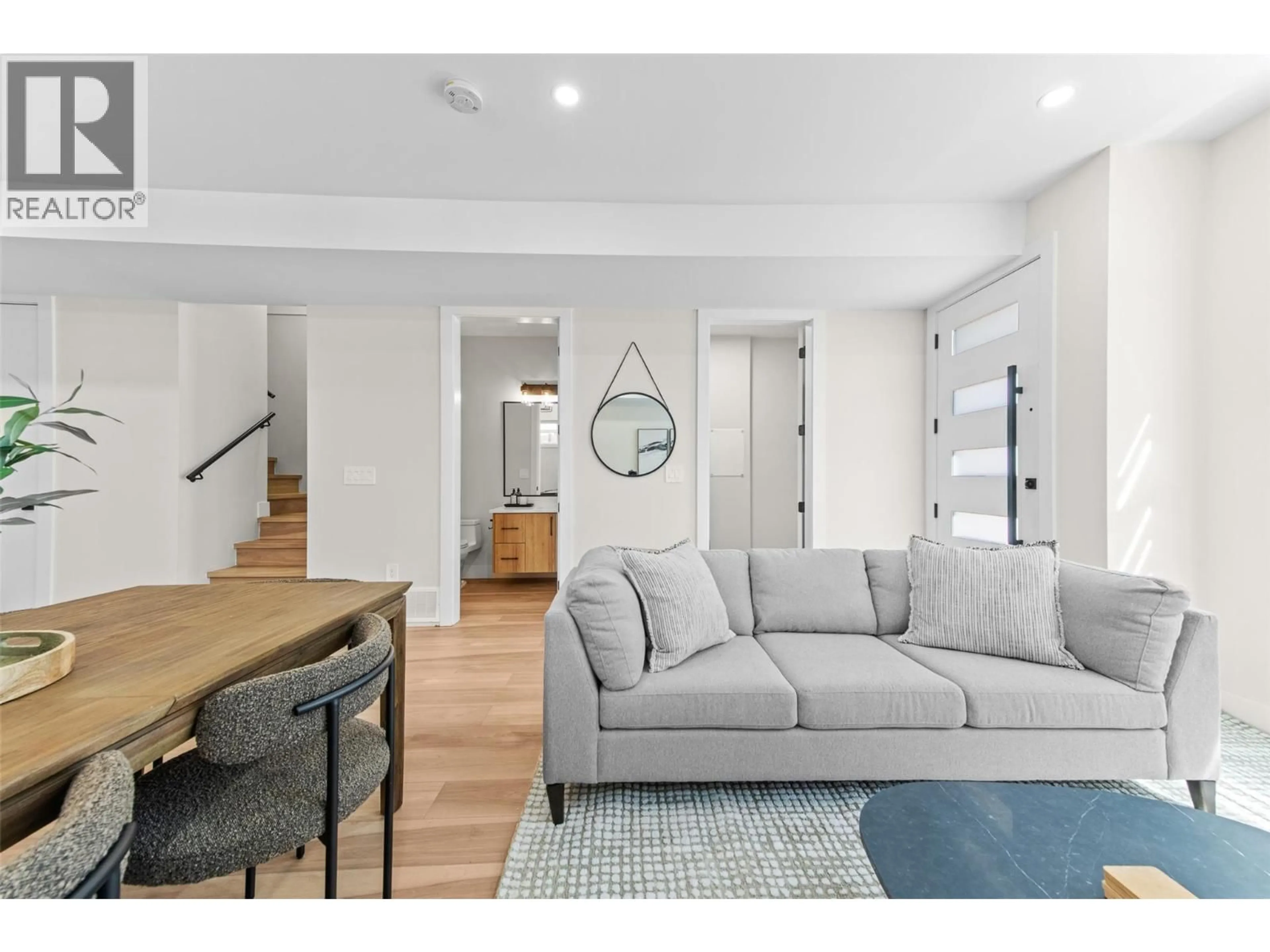 Living room with furniture, wood/laminate floor for 4 - 1034 MARTIN AVENUE, Kelowna British Columbia V1Y6V5