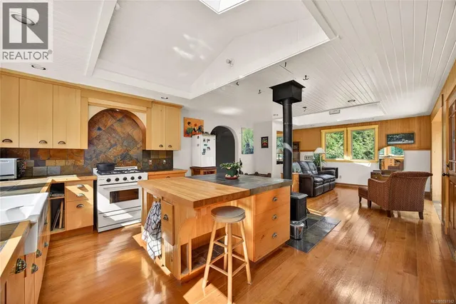 1252 ISABELLA POINT ROAD, Salt Spring 5
