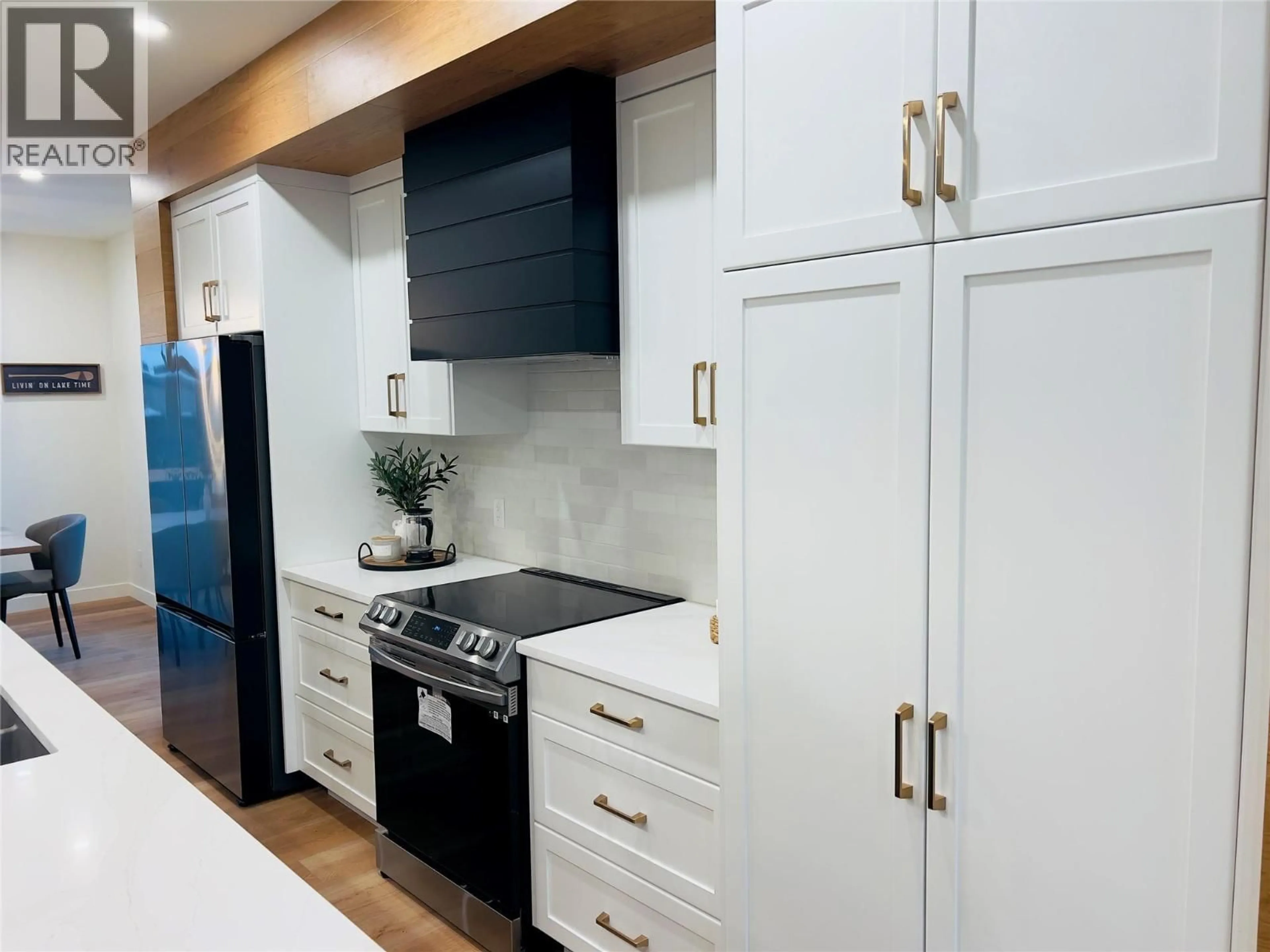 Contemporary kitchen, unknown for 404 - 510 14TH STREET, Invermere British Columbia V0A1K0