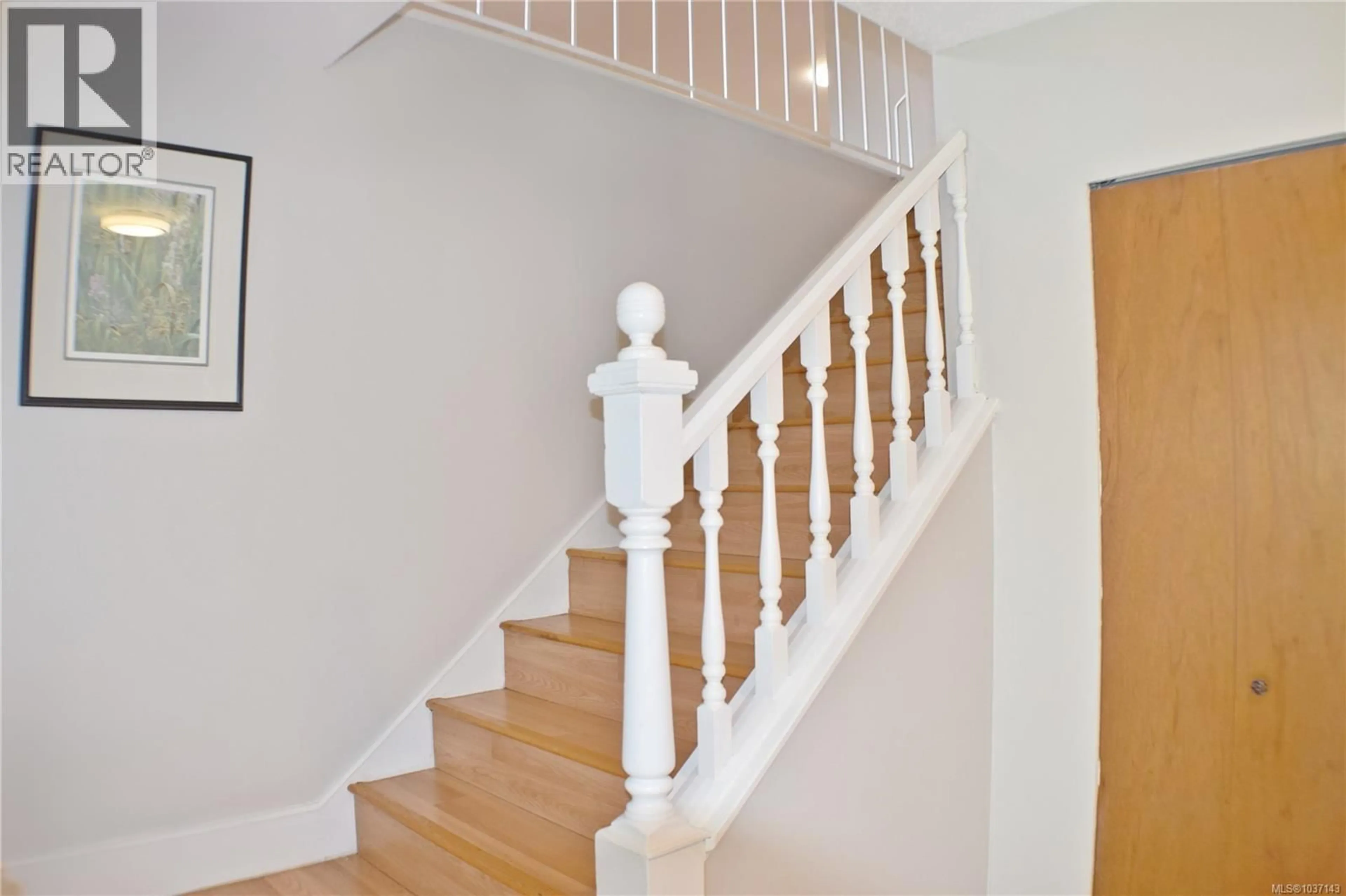 Stairs for 1825 FAIRHURST AVENUE, Saanich British Columbia V8N1P5