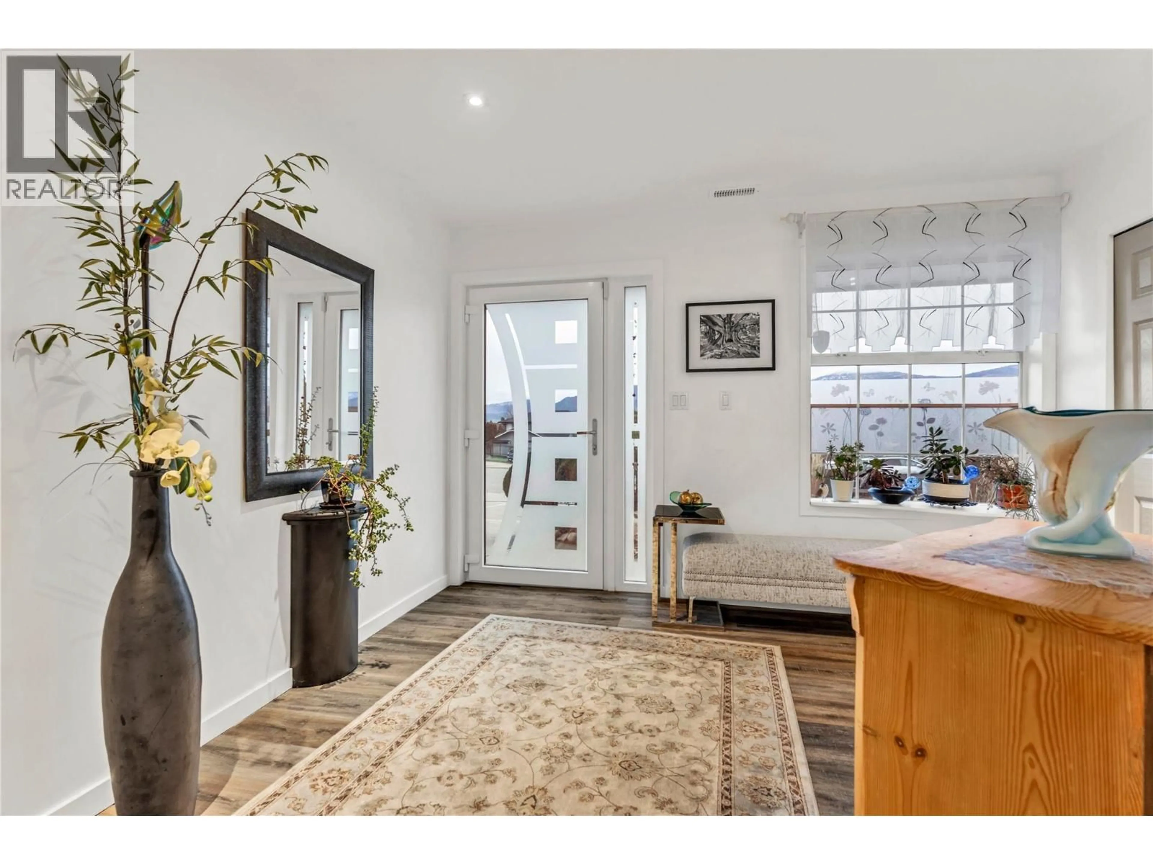 Indoor entryway for 156 STEVENS COURT, Penticton British Columbia V2A8A3