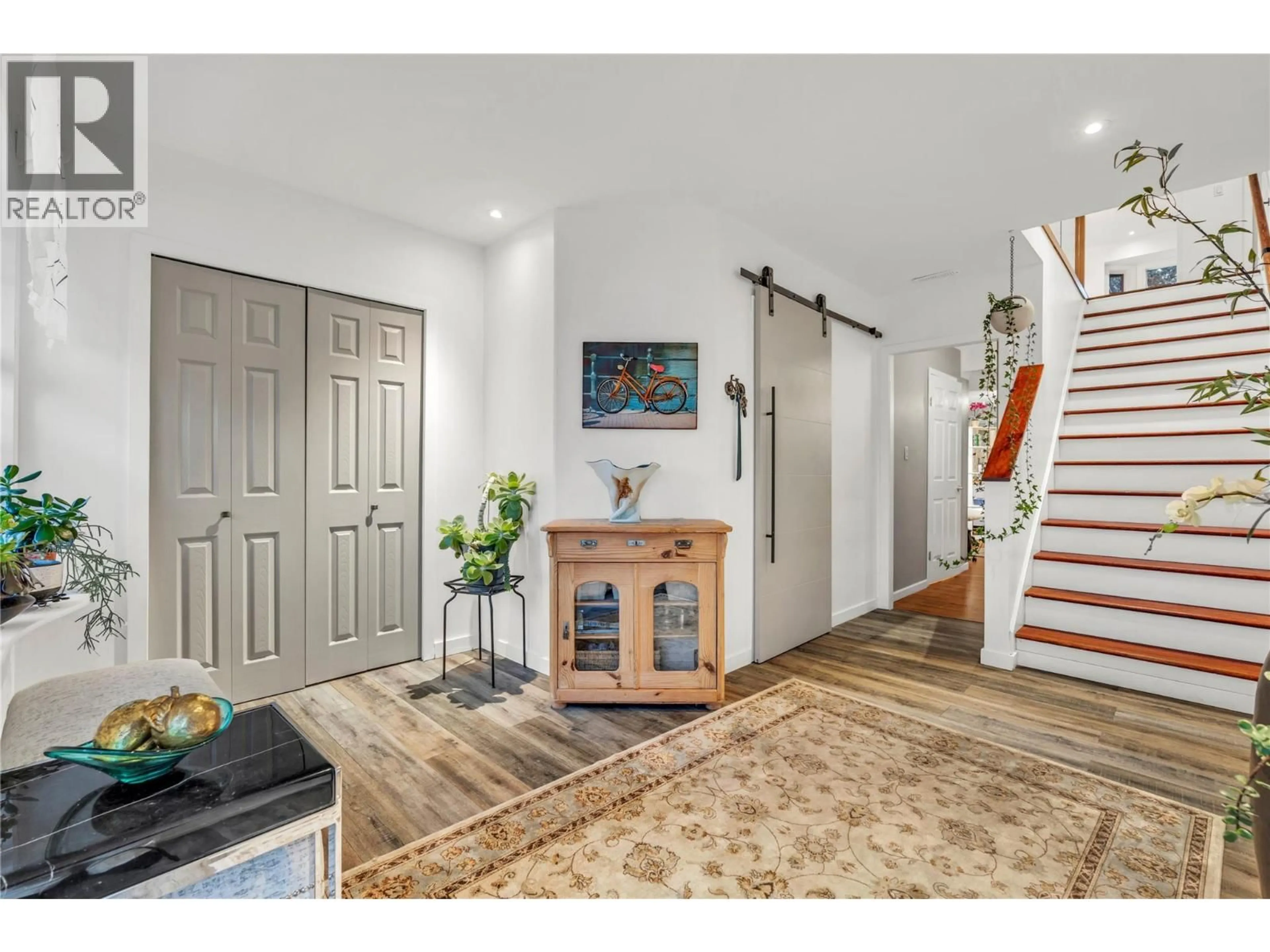 Indoor entryway for 156 STEVENS COURT, Penticton British Columbia V2A8A3