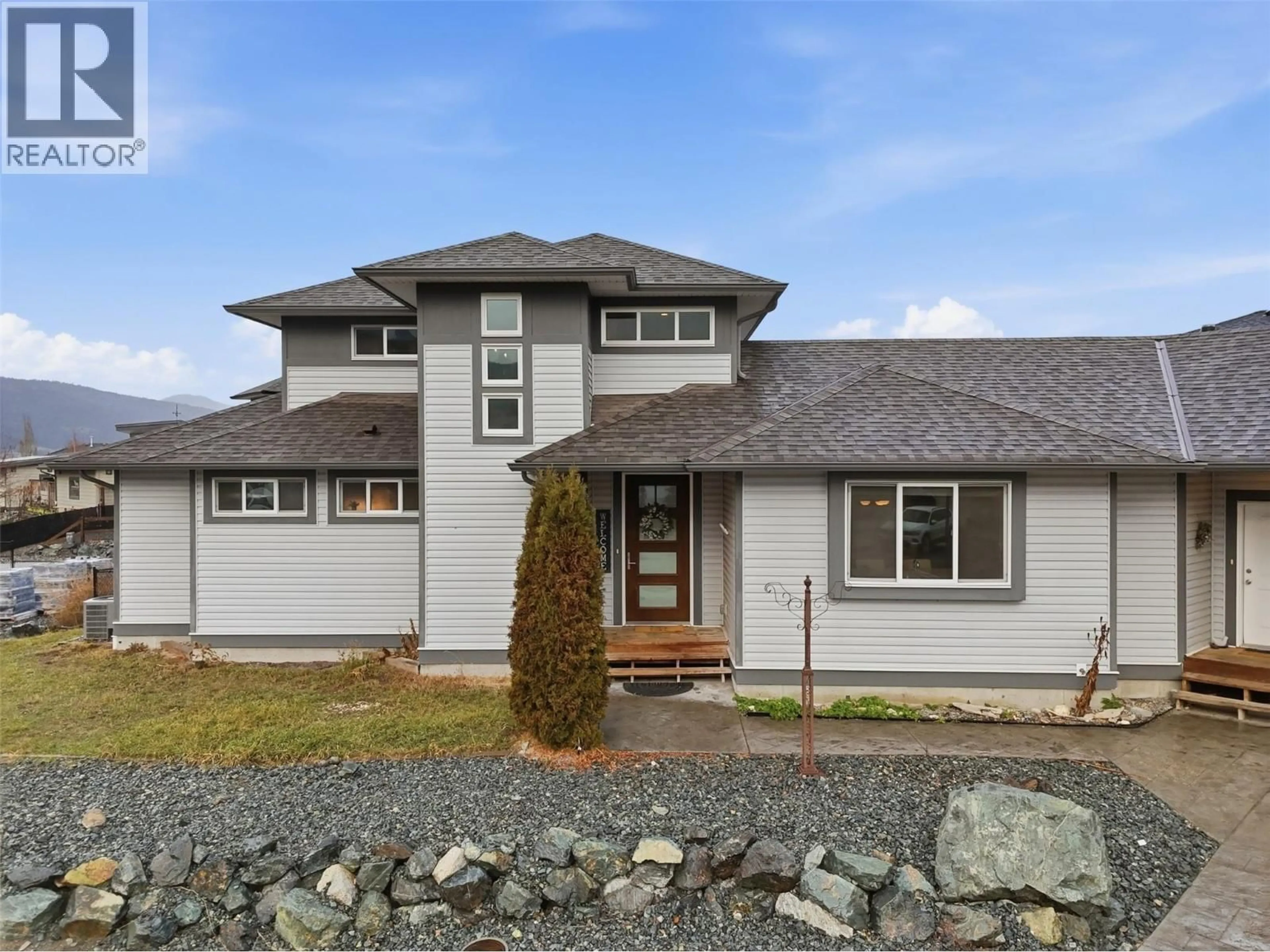 Home with vinyl exterior material, street for 3005 MILLER COURT, Kamloops British Columbia V1K0B2