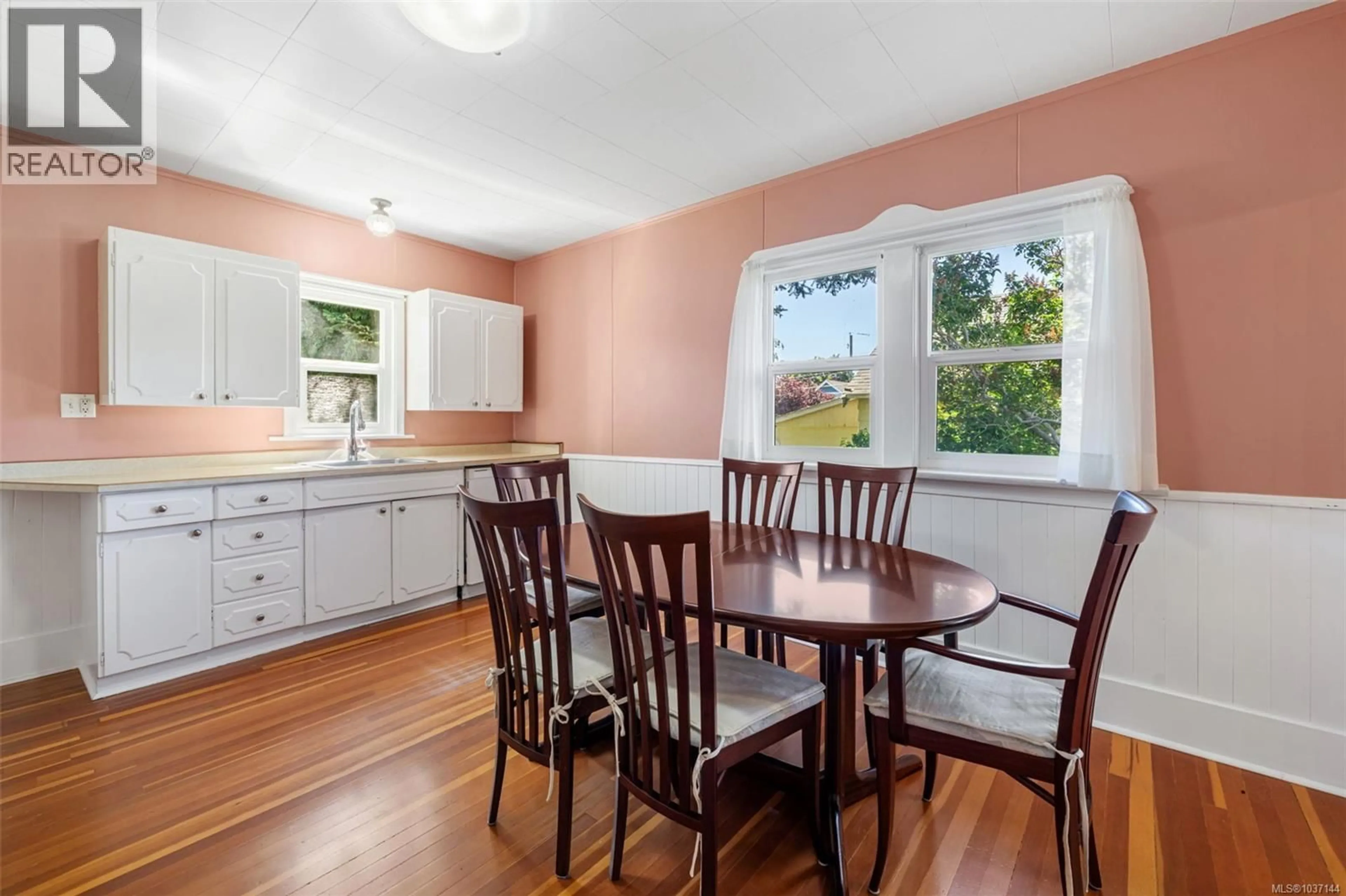 Dining room, wood/laminate floor for 1275 MAY STREET, Victoria British Columbia V8V2T1