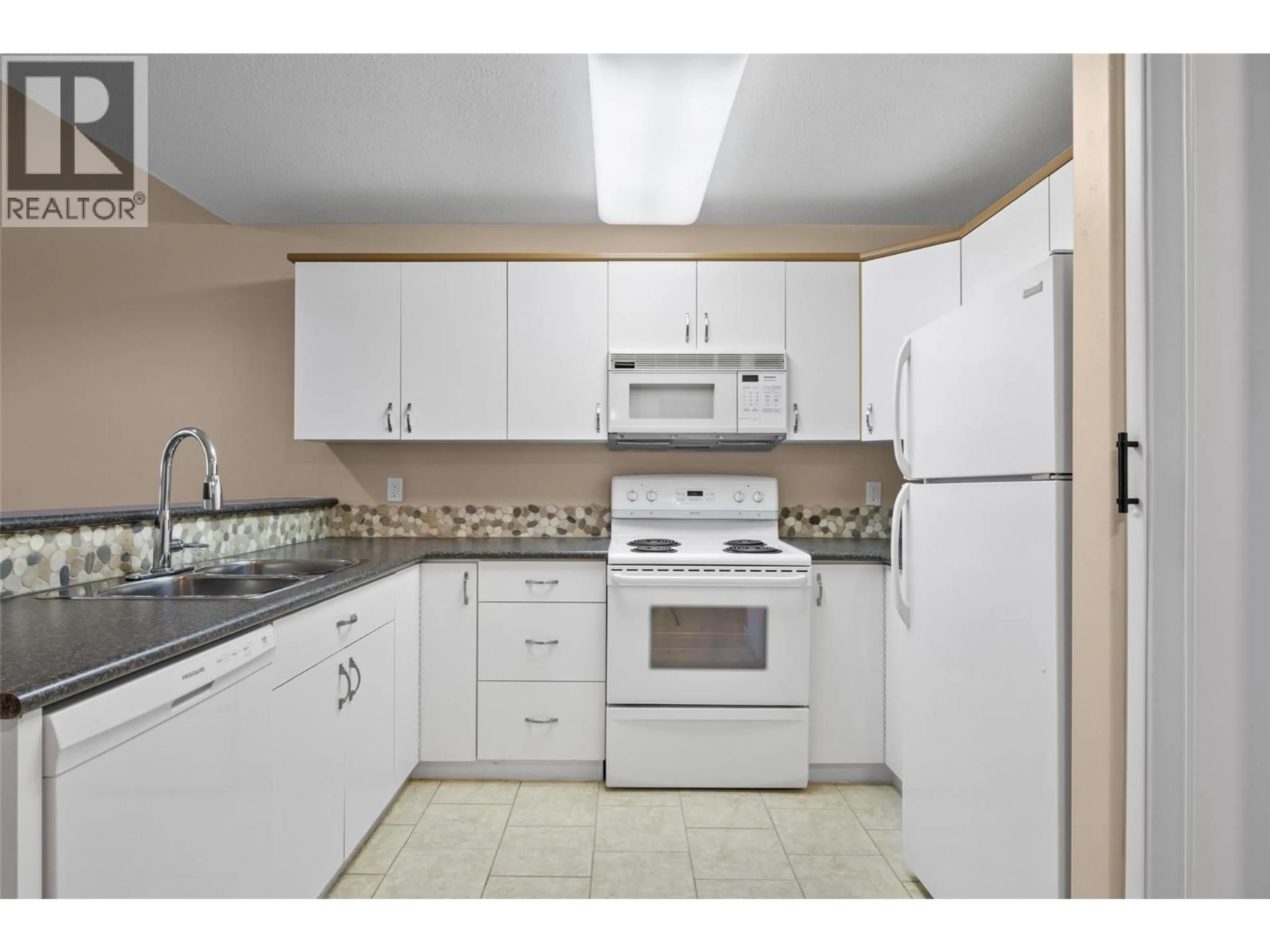 Standard kitchen, unknown for 407 - 554 SEYMOUR STREET, Kamloops British Columbia V2C2G9