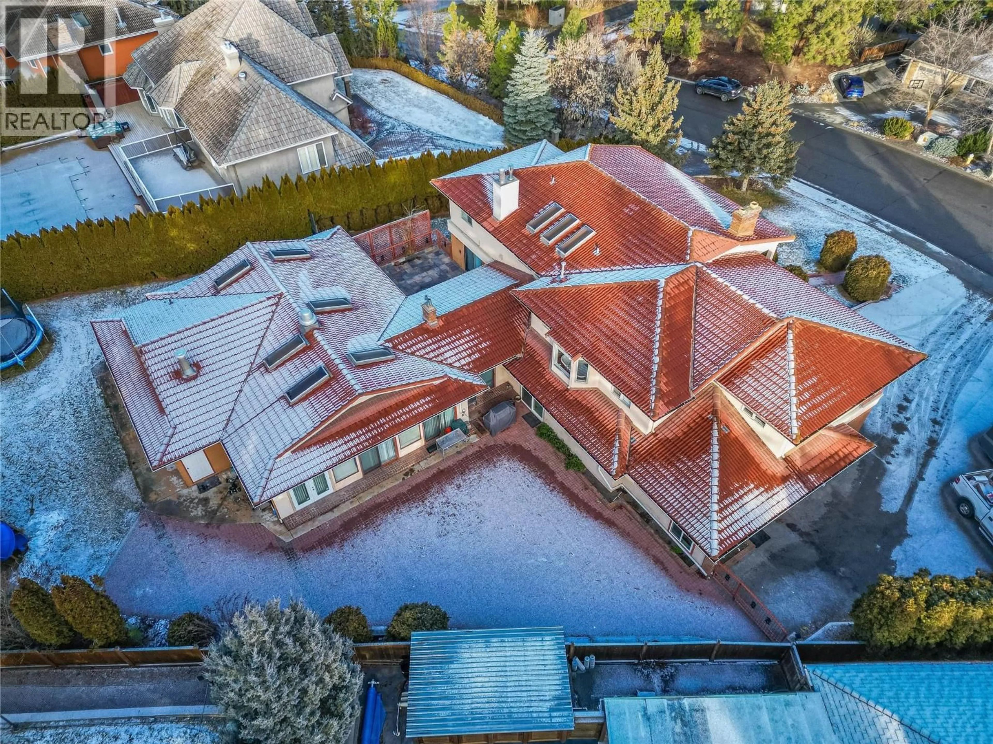 A pic from outside/outdoor area/front of a property/back of a property/a pic from drone, unknown for 2058 GLENMOHR DRIVE, Kamloops British Columbia V1S1N4