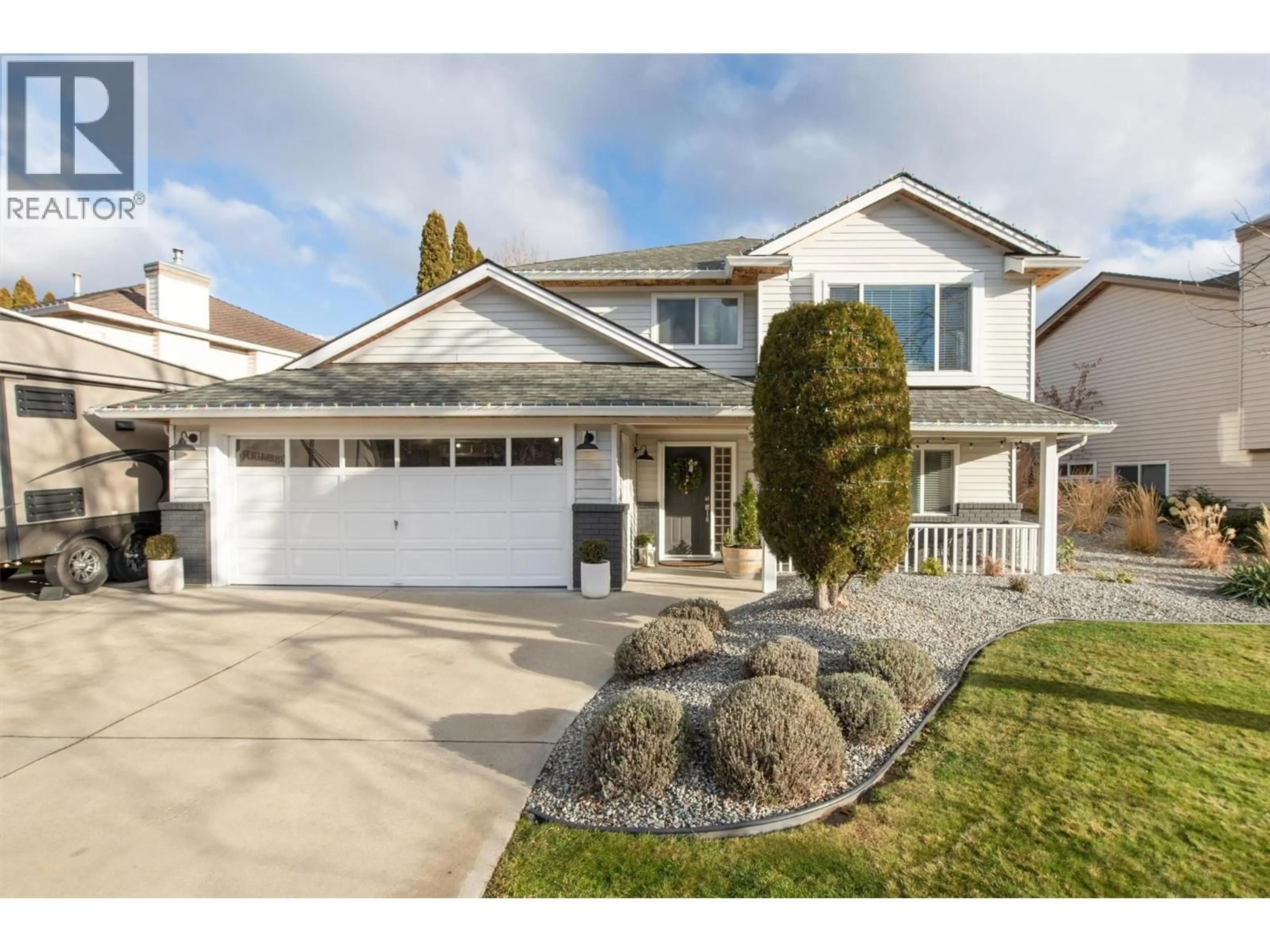 Home with vinyl exterior material, street for 2979 SHANNON PLACE, West Kelowna British Columbia V4T1T4