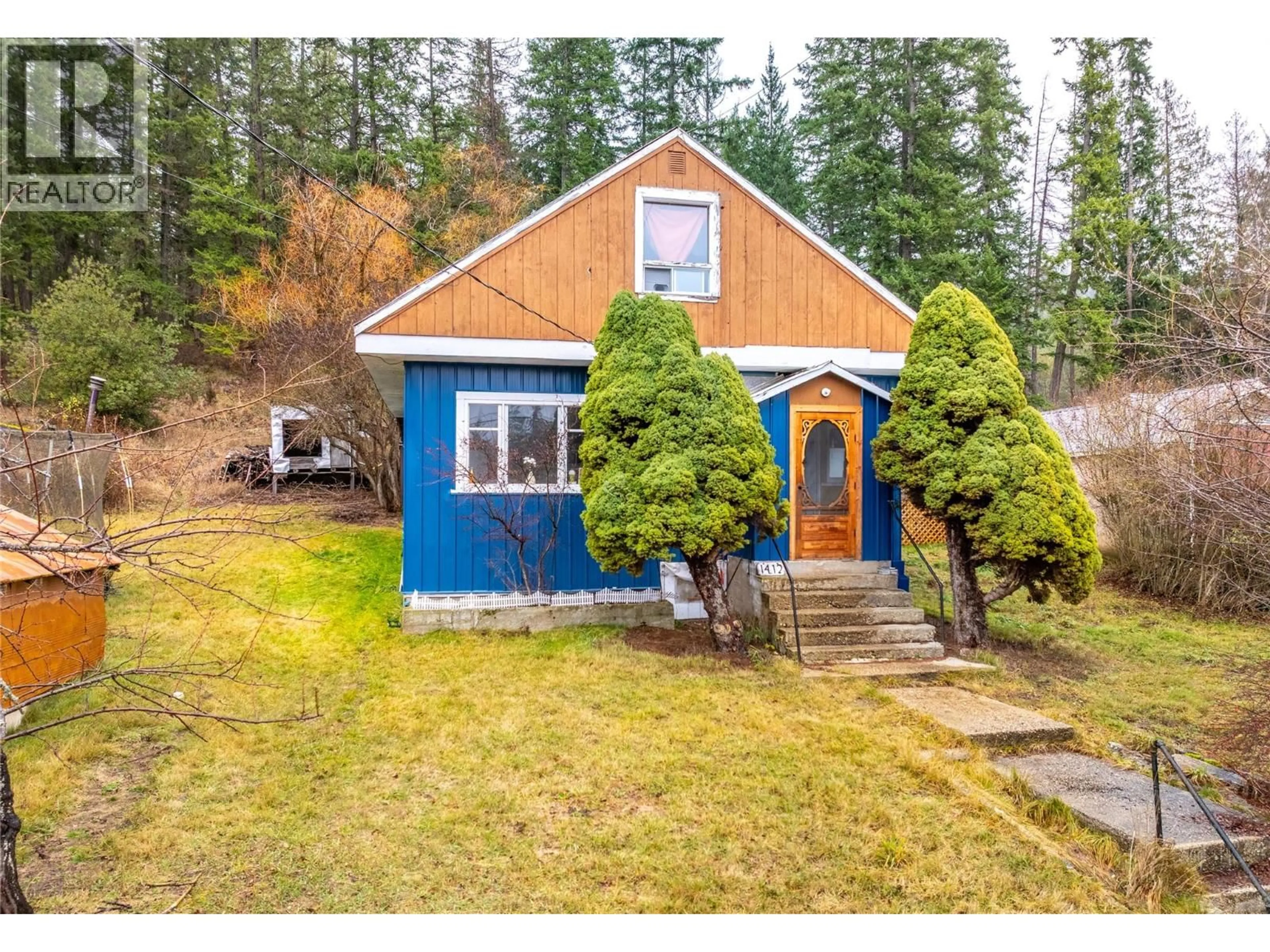 A pic from outside/outdoor area/front of a property/back of a property/a pic from drone, street for 1412 AINSWORTH AVENUE, Riondel British Columbia V0B2B0