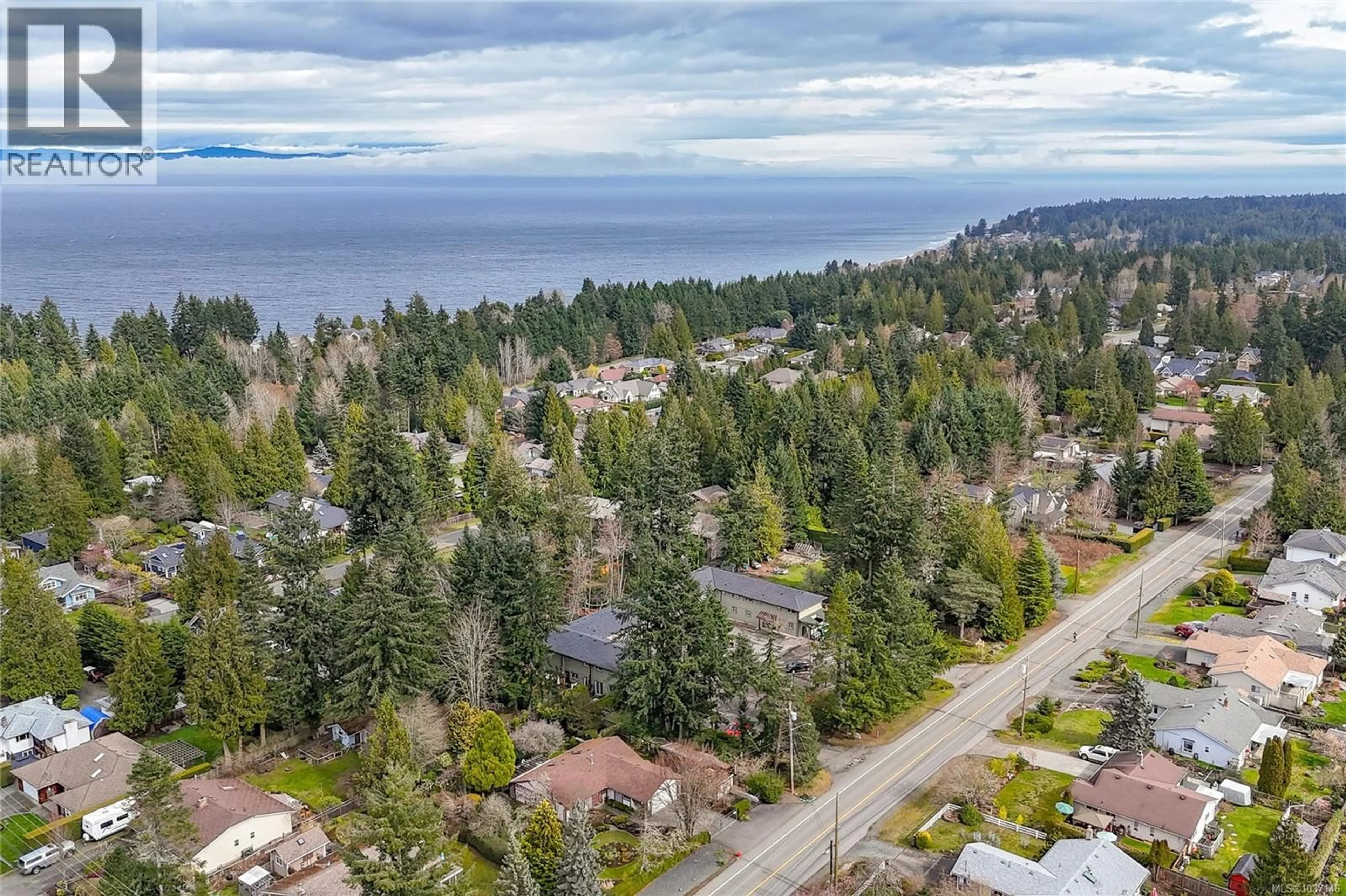 A pic from outside/outdoor area/front of a property/back of a property/a pic from drone, water/lake/river/ocean view for 8 - 495 FIRST AVENUE WEST, Qualicum Beach British Columbia V9K1P1