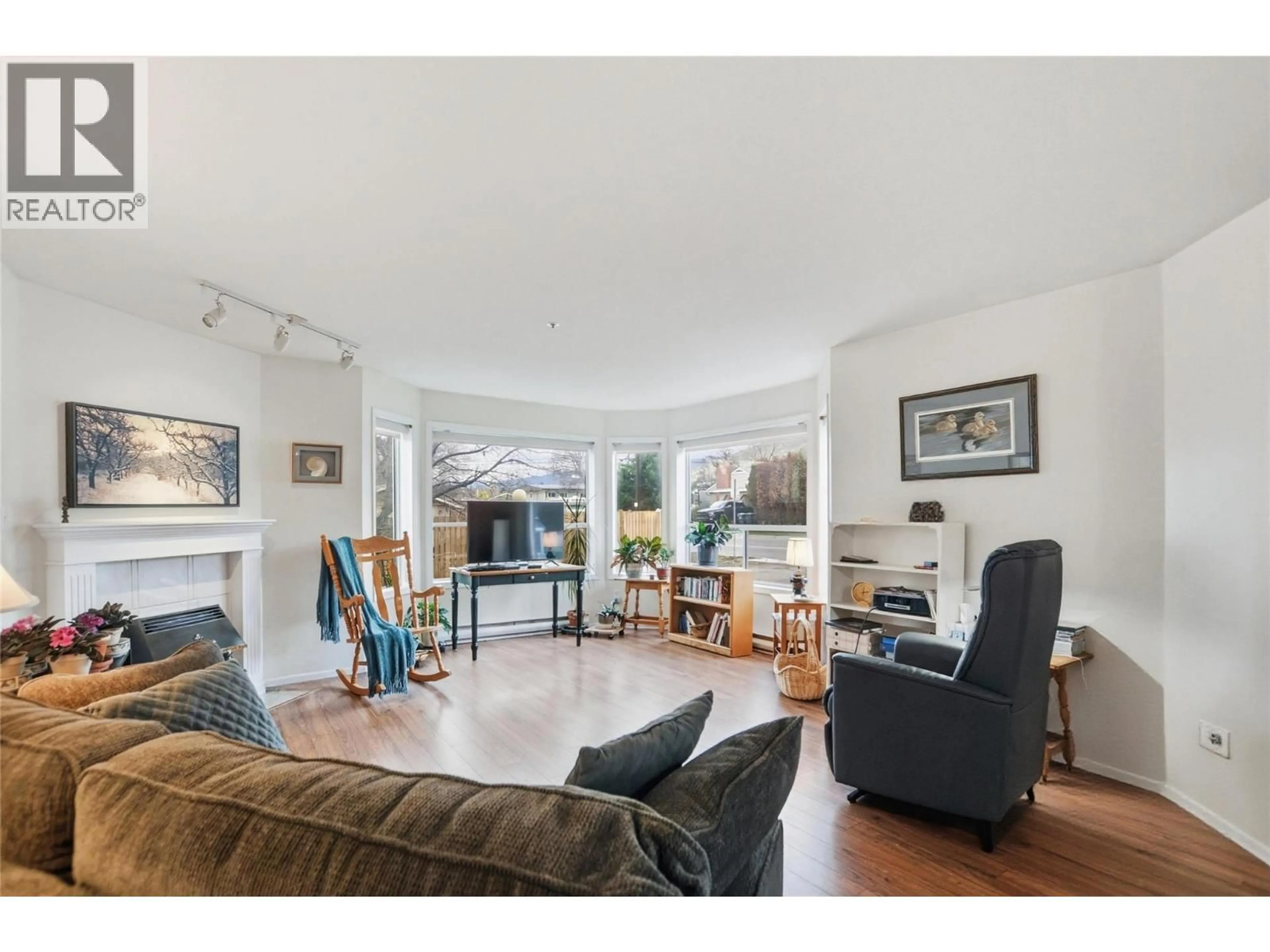 Living room with furniture, unknown for 105 - 1445 HALIFAX STREET, Penticton British Columbia V2A8M8