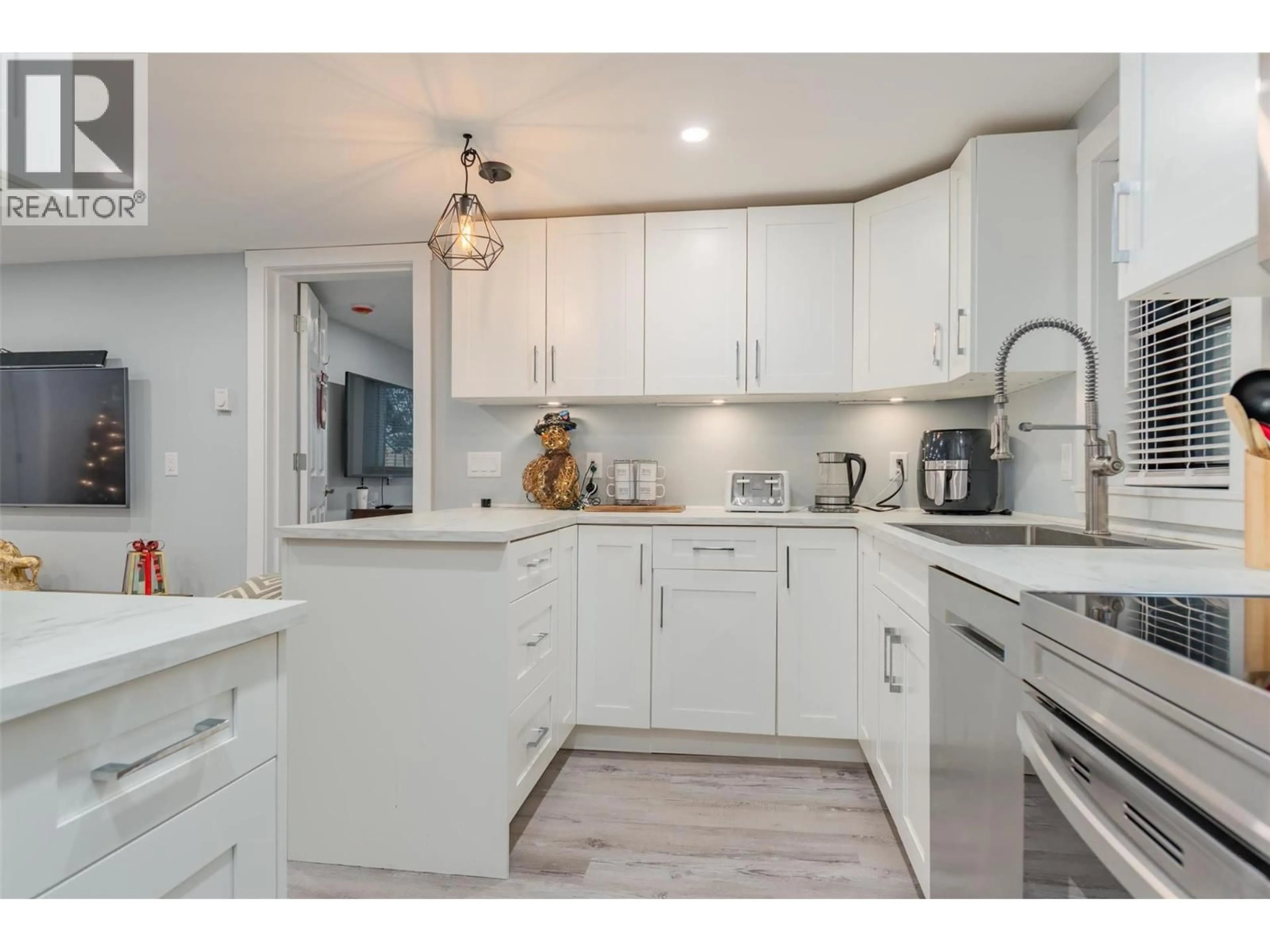 Open concept kitchen, unknown for 621 TURNER STREET, Warfield British Columbia V1R2P8