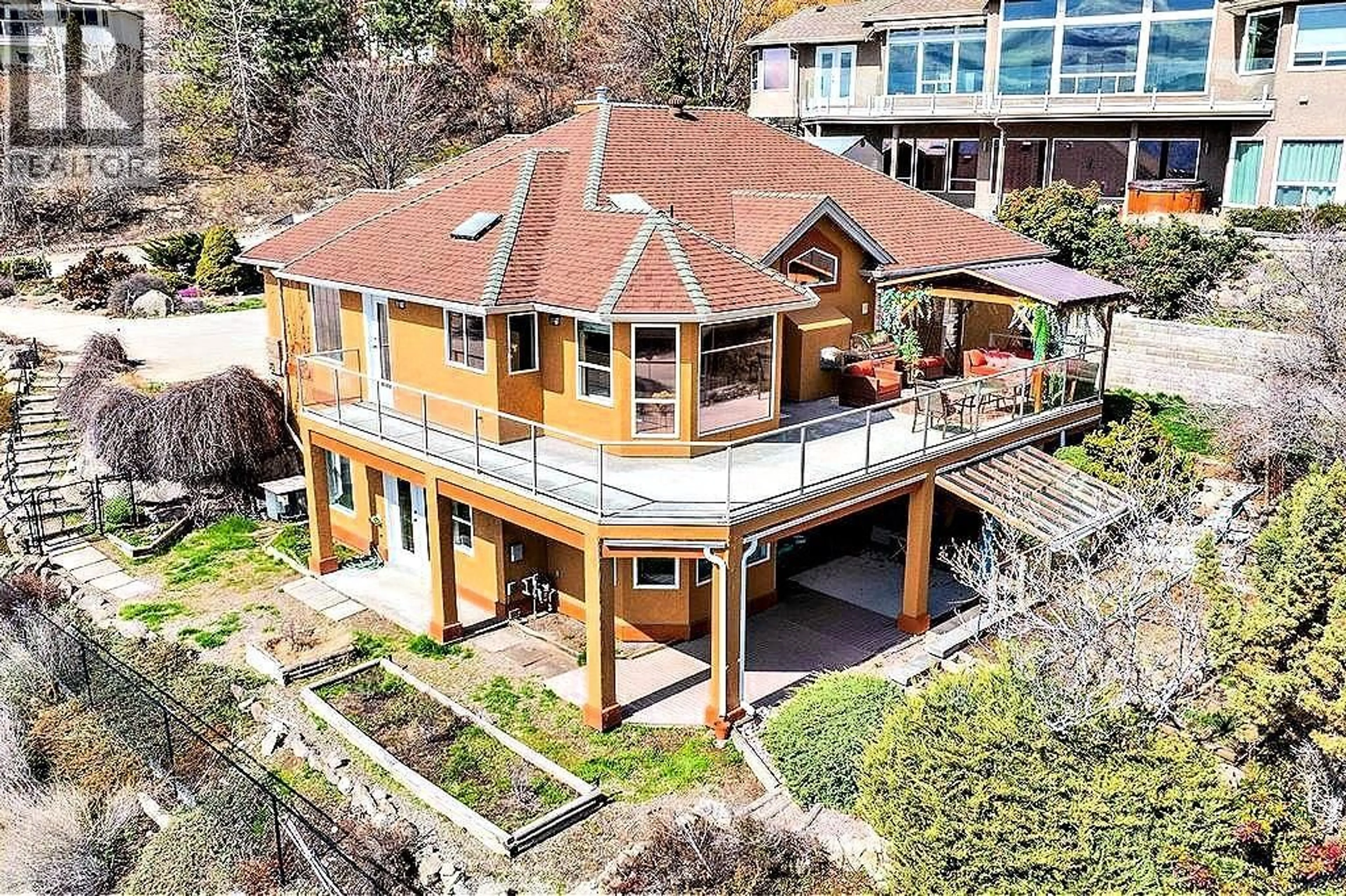 A pic from outside/outdoor area/front of a property/back of a property/a pic from drone, water/lake/river/ocean view for 5205 MACNEILL COURT, Peachland British Columbia V0H1X2