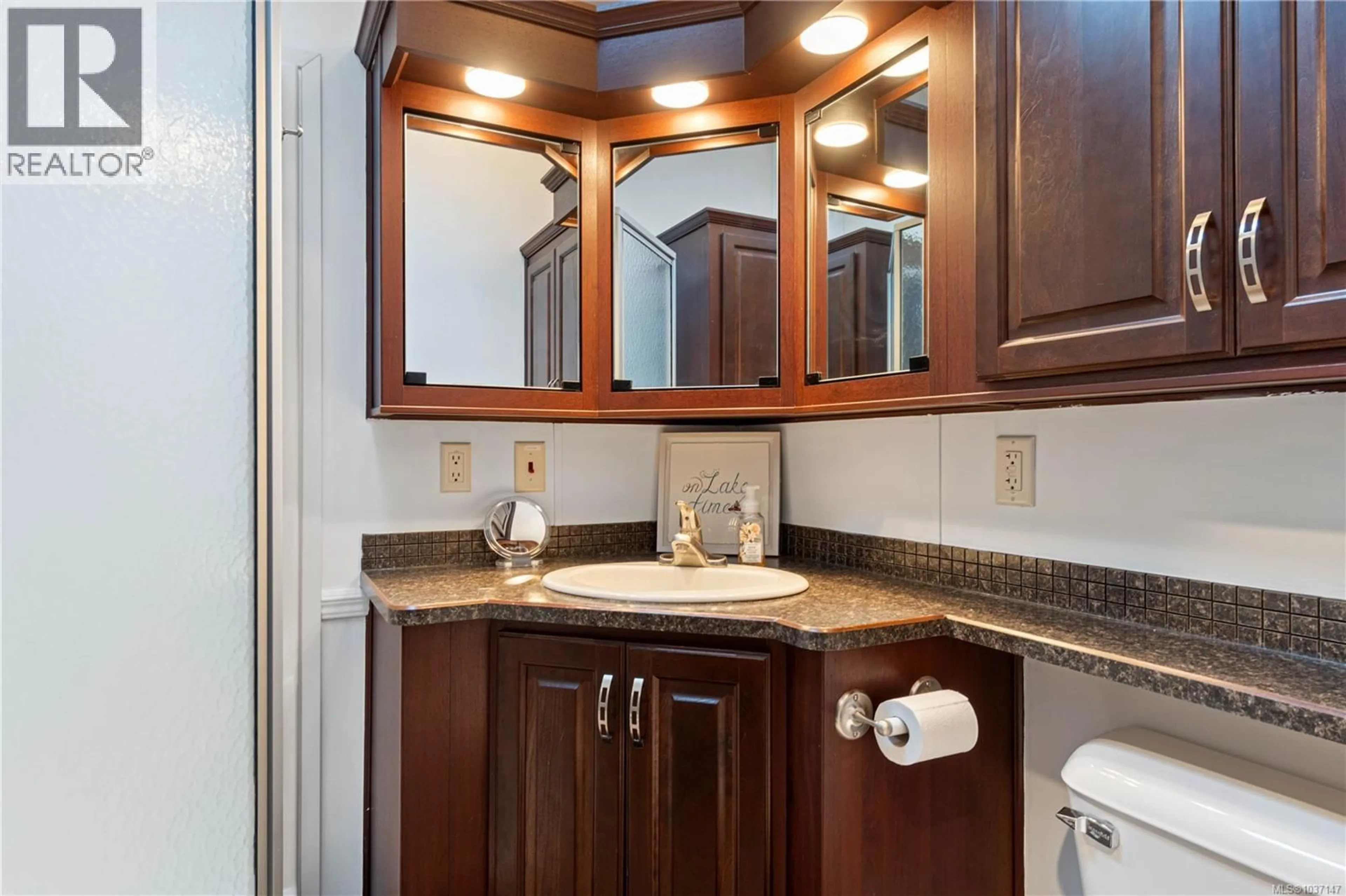 Standard bathroom, ceramic/tile floor for 3118 ELSIE LAKE CIRCLE, Nanaimo British Columbia V9R0M3