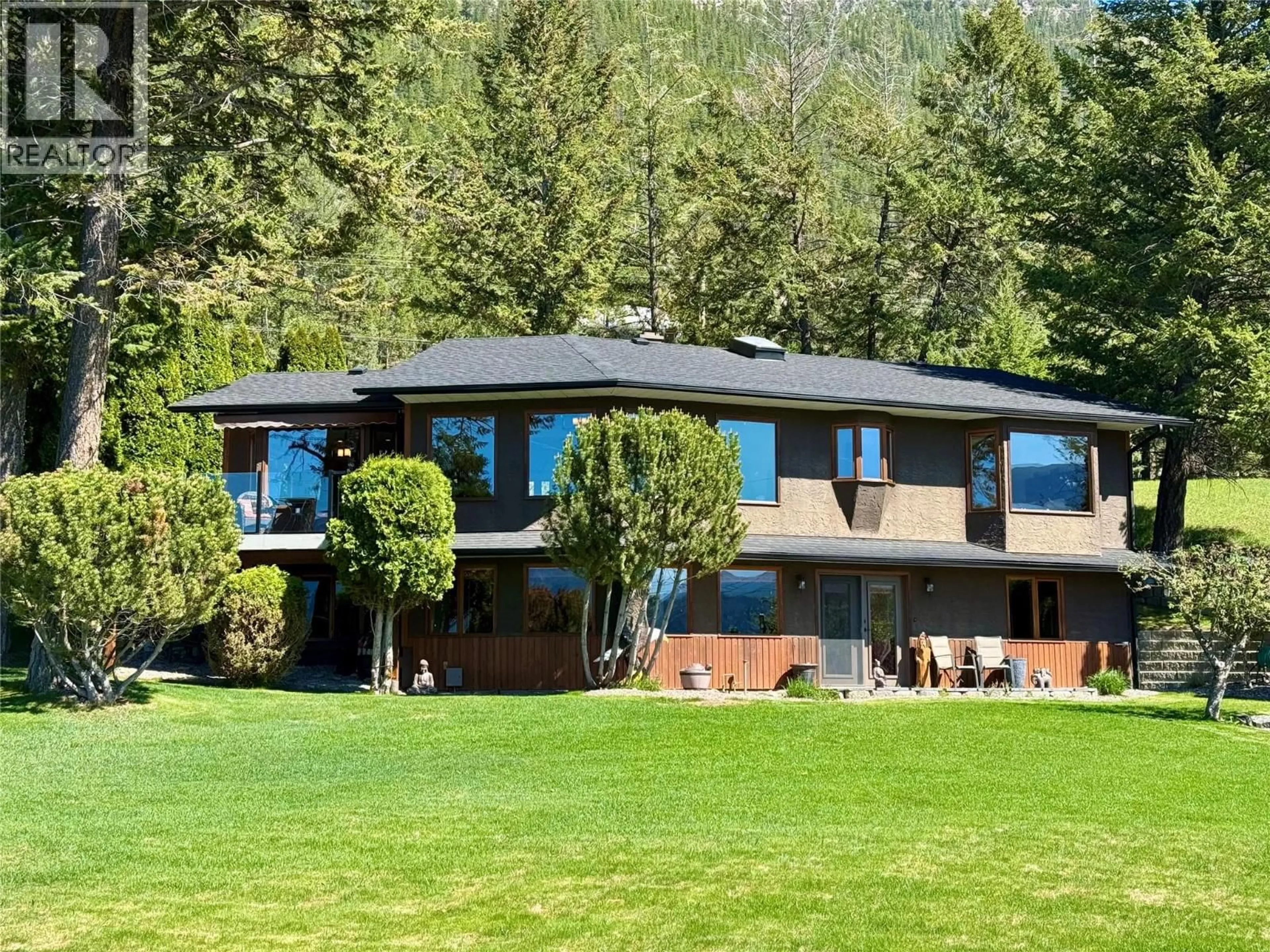 Home with vinyl exterior material, mountain view for 8380 RICHARDSON CRESCENT, Canal Flats British Columbia V0B1B0