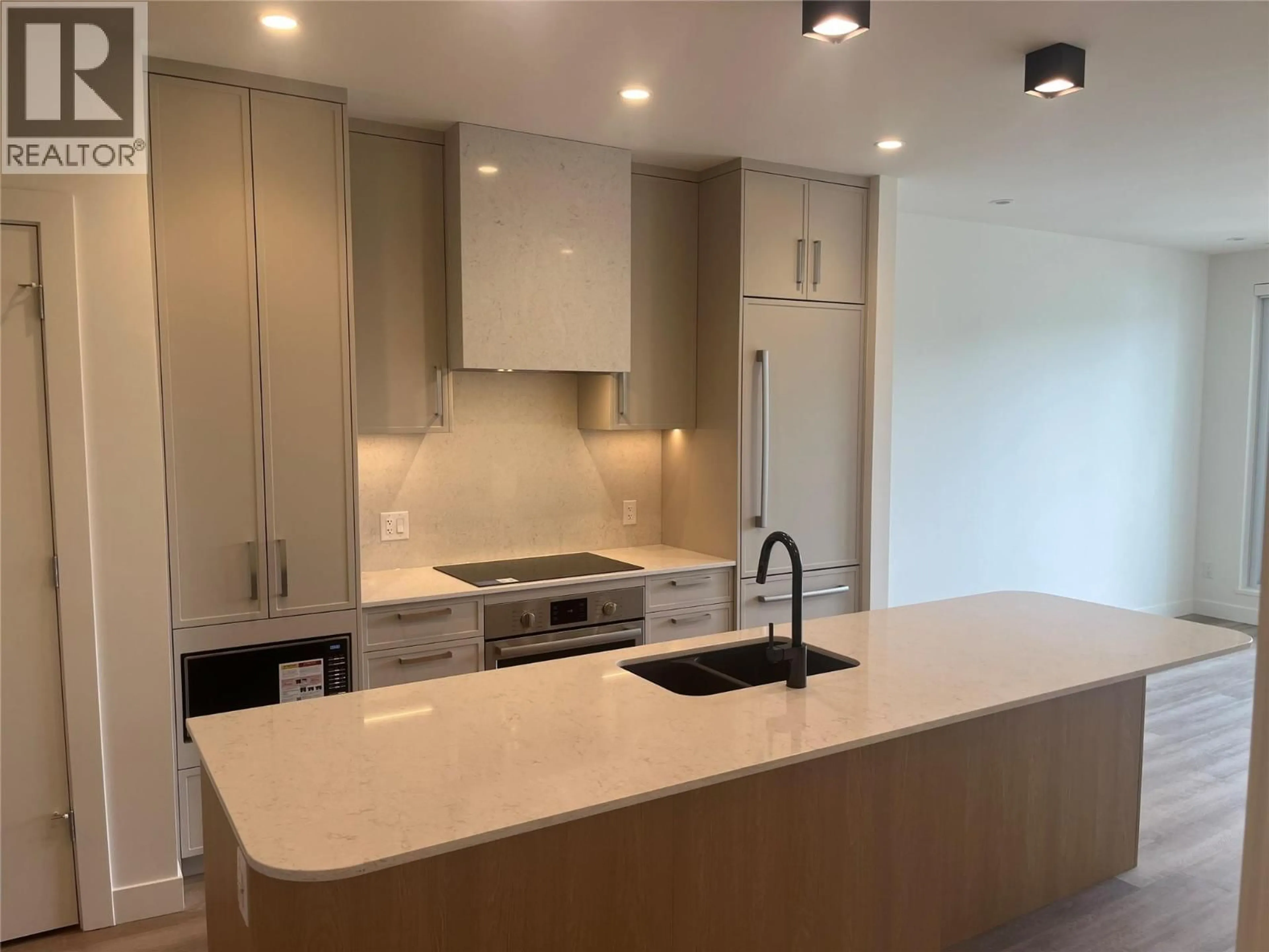 Contemporary kitchen, unknown for 503 - 3340 LAKESHORE ROAD, Kelowna British Columbia V1W0H6