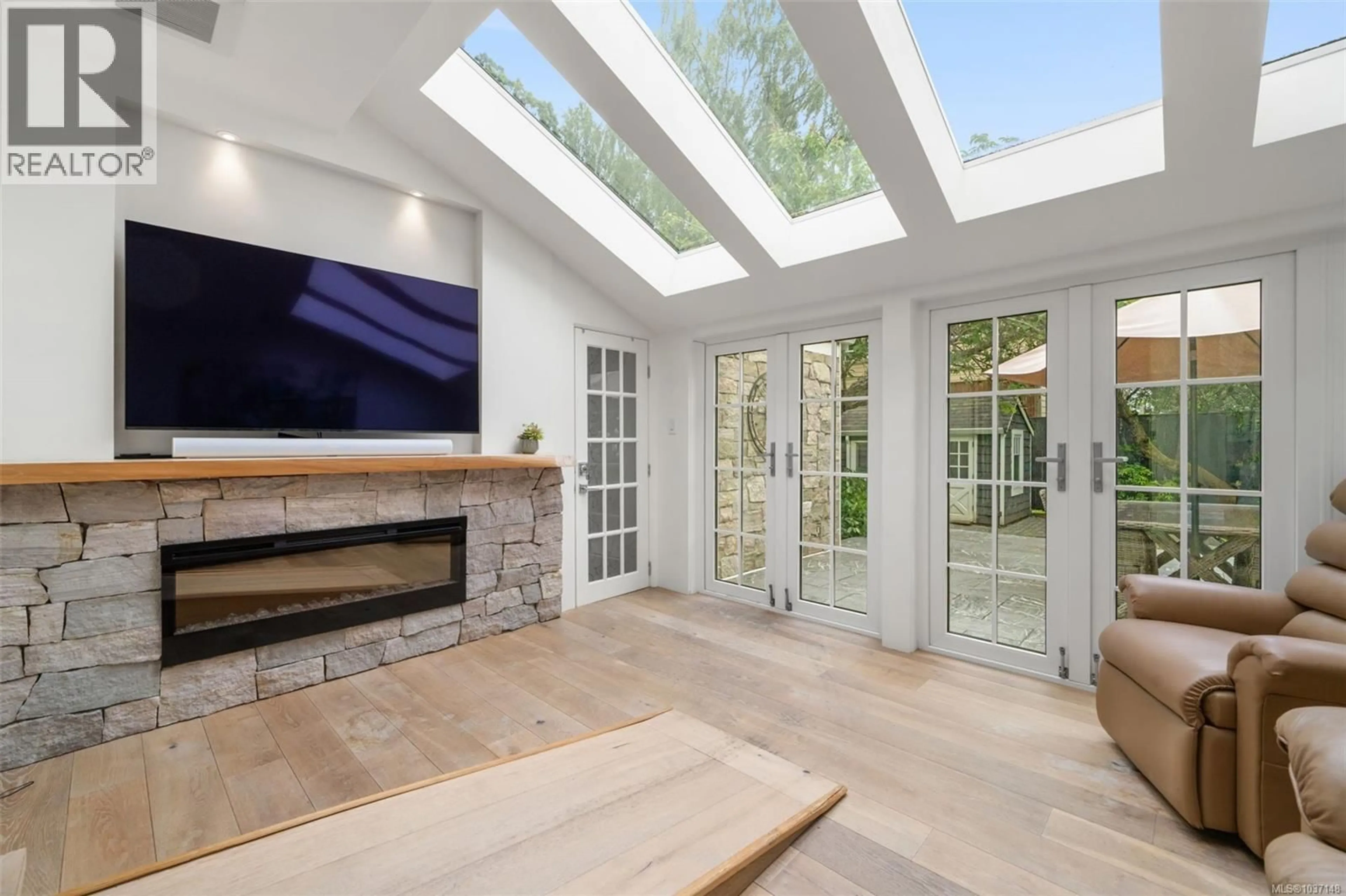 Unknown for 1145 MEARES STREET, Victoria British Columbia V8V3J9