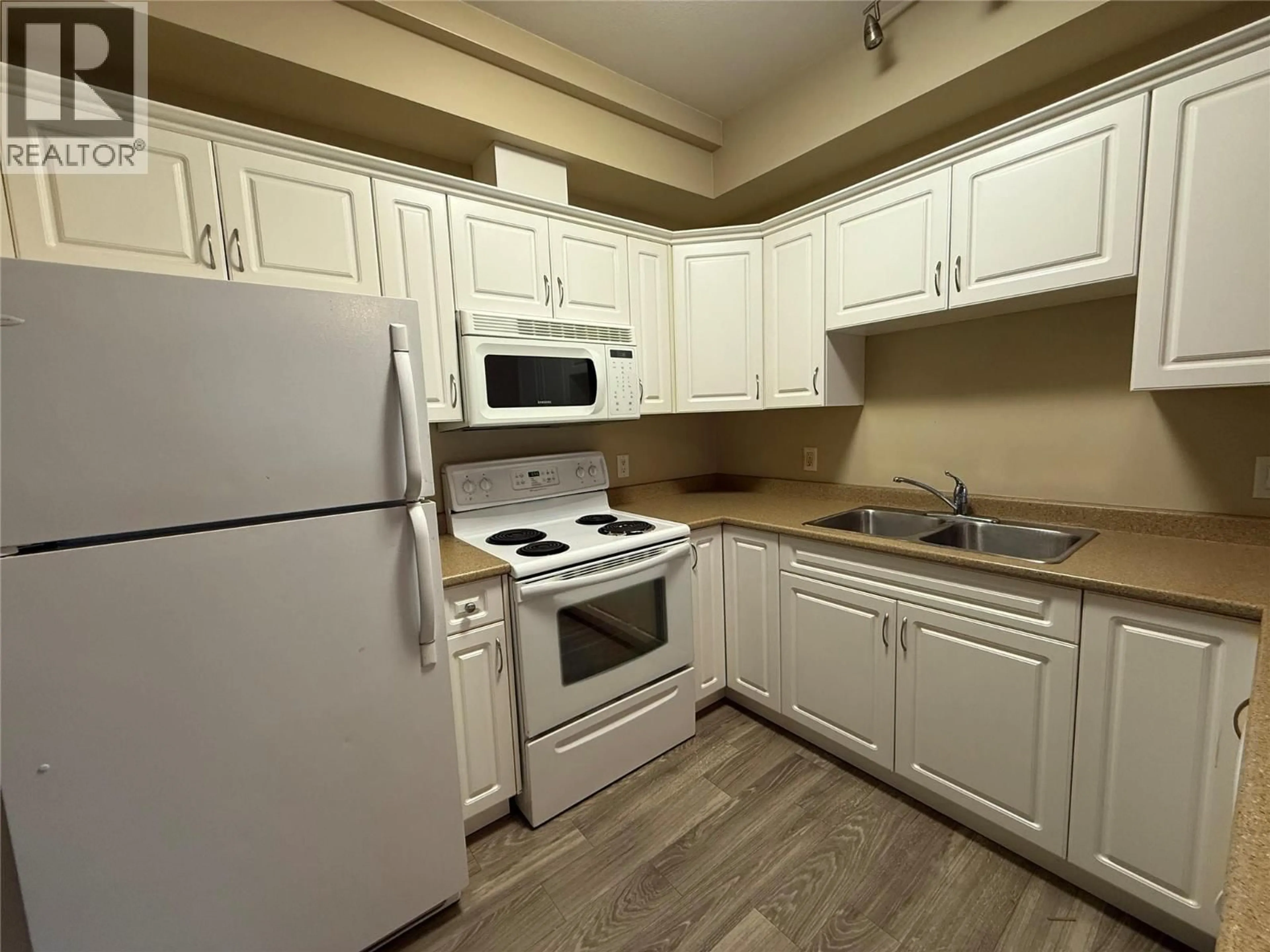 Standard kitchen, unknown for 203 - 778 RUTLAND ROAD NORTH, Kelowna British Columbia V1X8B3