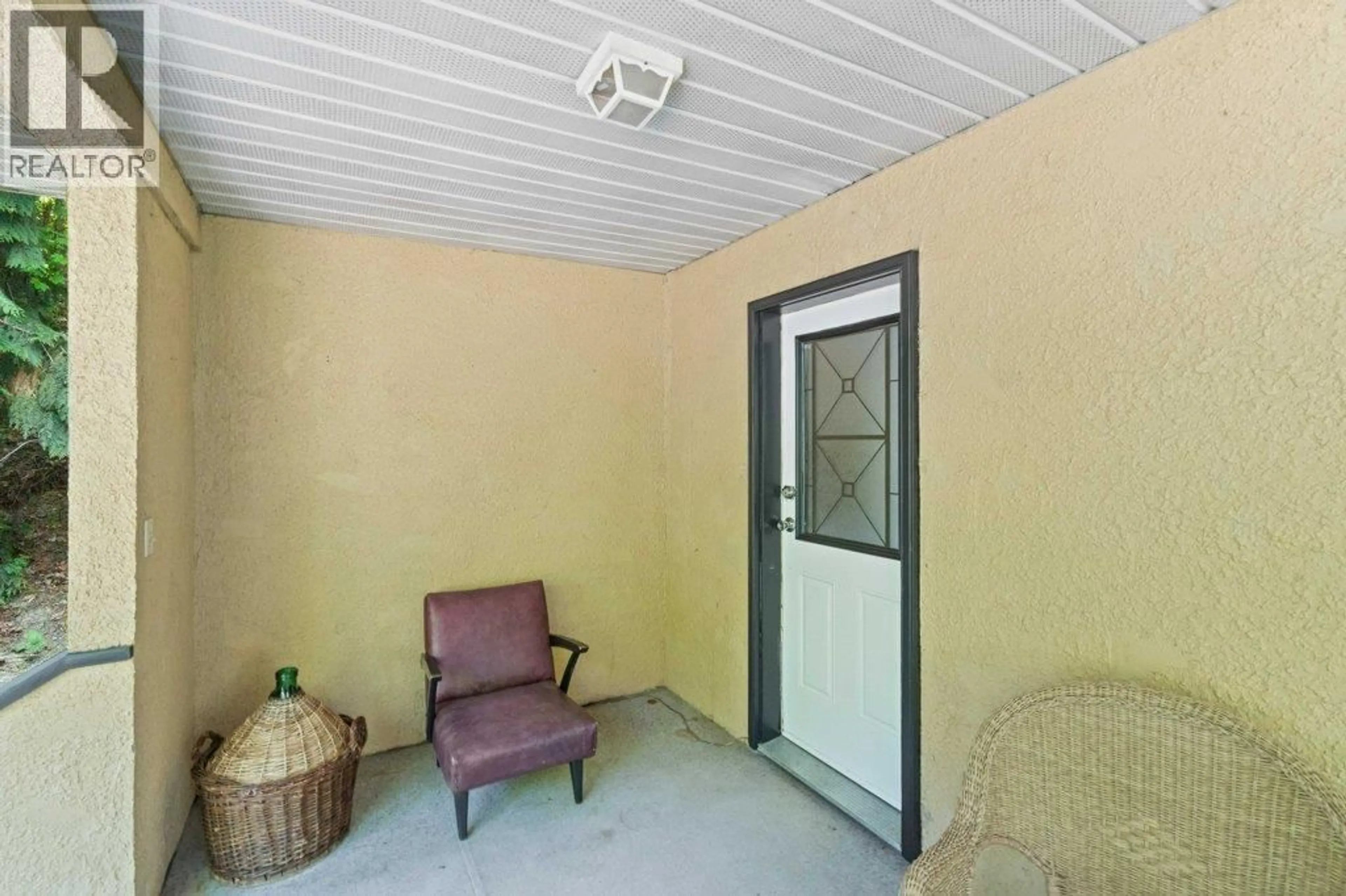 Patio, street for 1210 TRANS CANADA HIGHWAY HIGHWAY NORTHEAST, Salmon Arm British Columbia V1E2S6