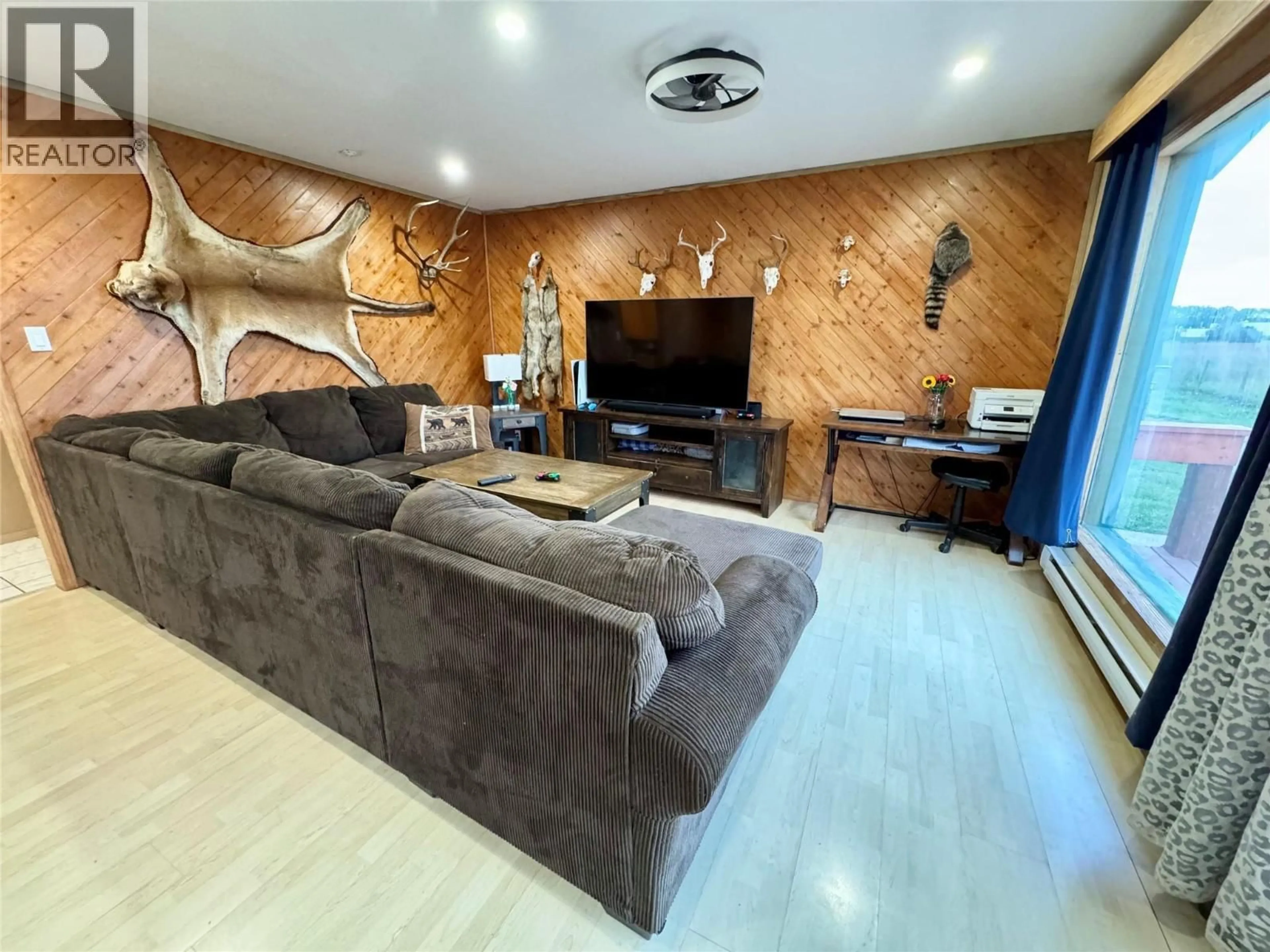 Living room with furniture, wood/laminate floor for 15451 OLD EDMONTON HWY HIGHWAY, Dawson Creek British Columbia V0C2L0