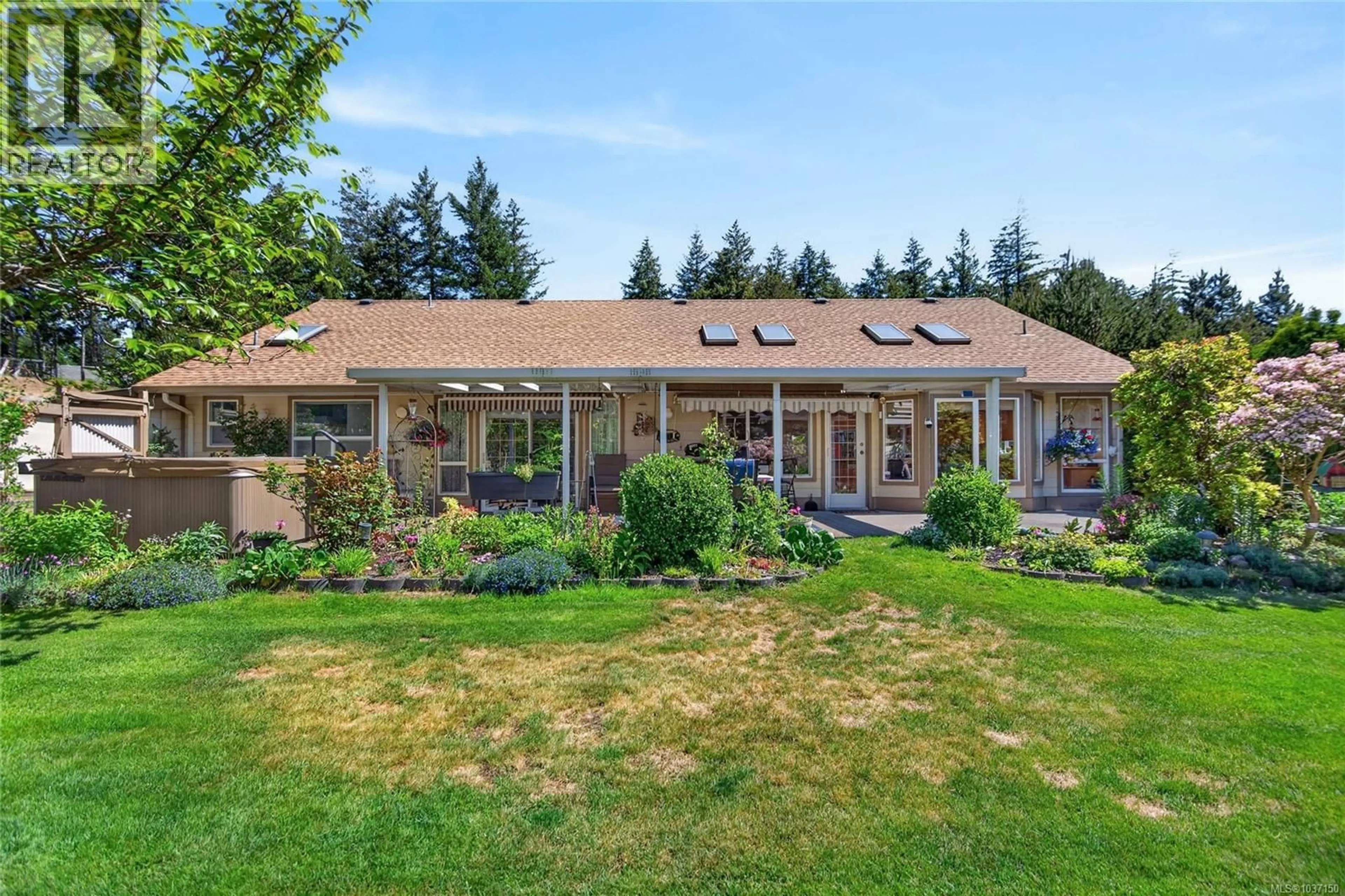 A pic from outside/outdoor area/front of a property/back of a property/a pic from drone, water/lake/river/ocean view for 657 SIERRA PINES ROAD, Comox British Columbia V9M3W8