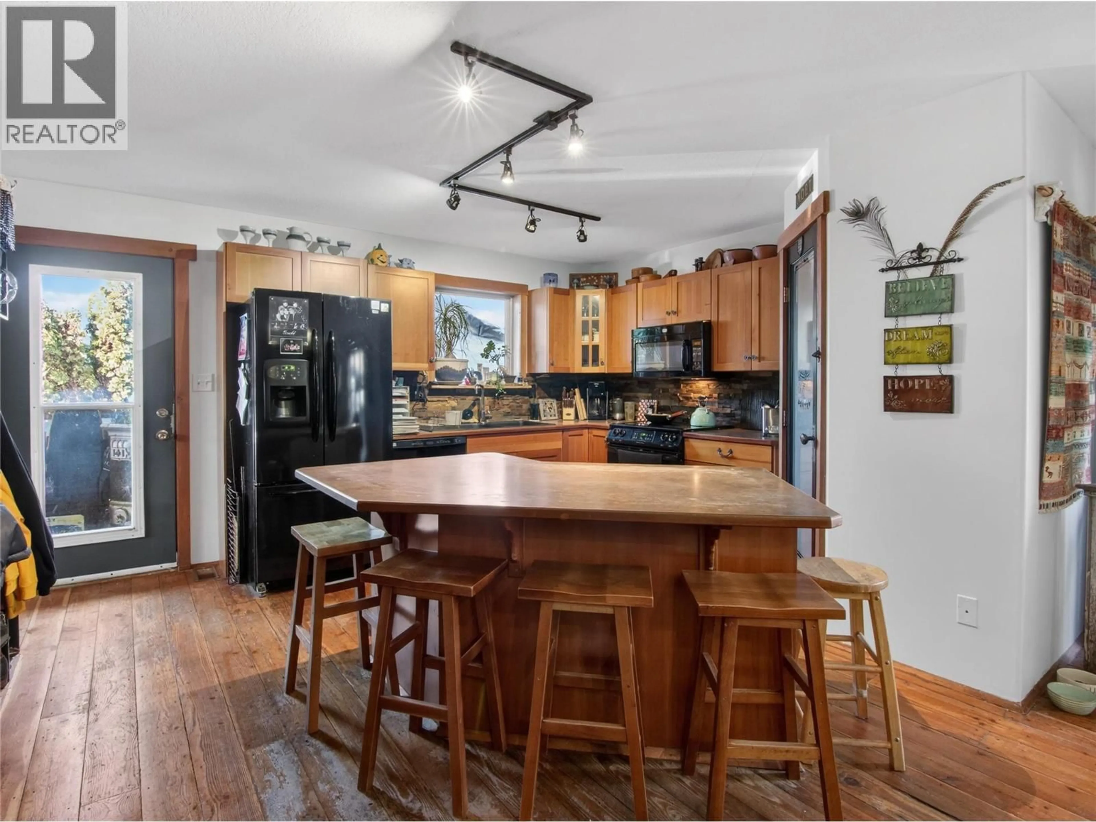 Open concept kitchen, unknown for 961 ROBINSON AVENUE, Naramata British Columbia V0H1N1