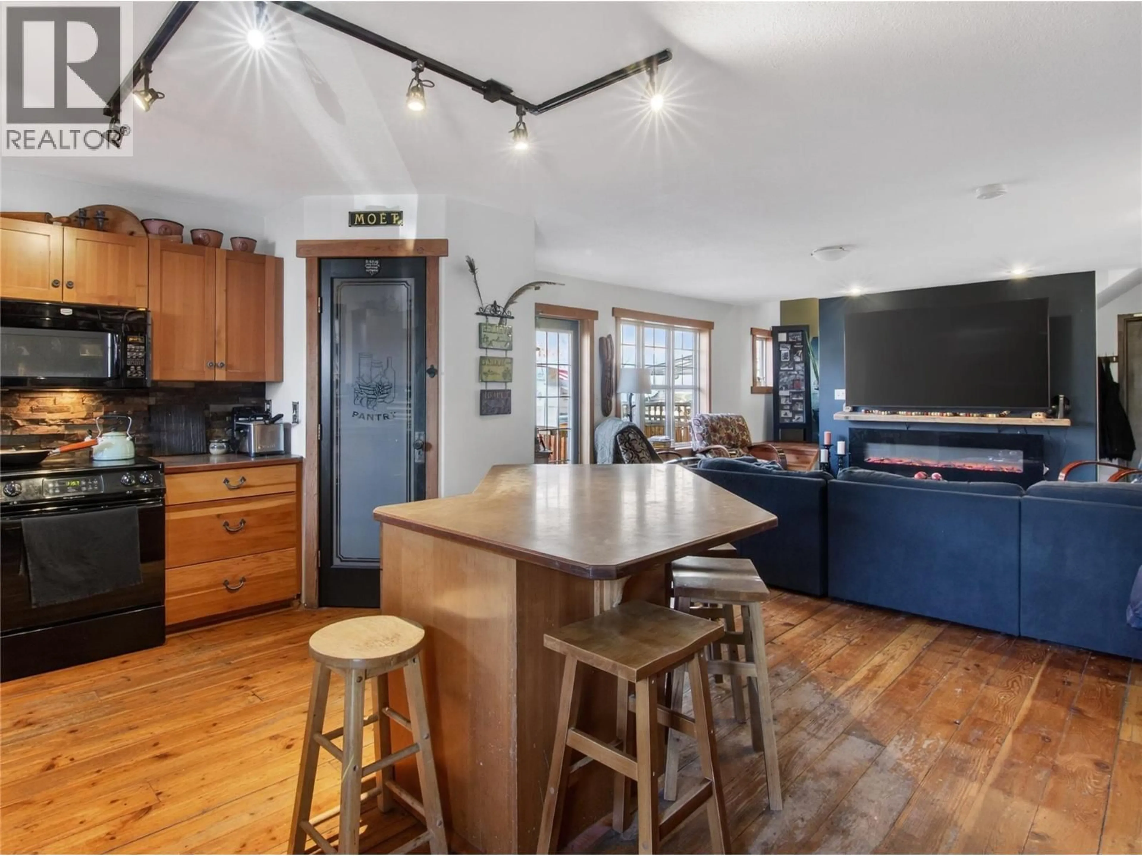 Open concept kitchen, unknown for 961 ROBINSON AVENUE, Naramata British Columbia V0H1N1