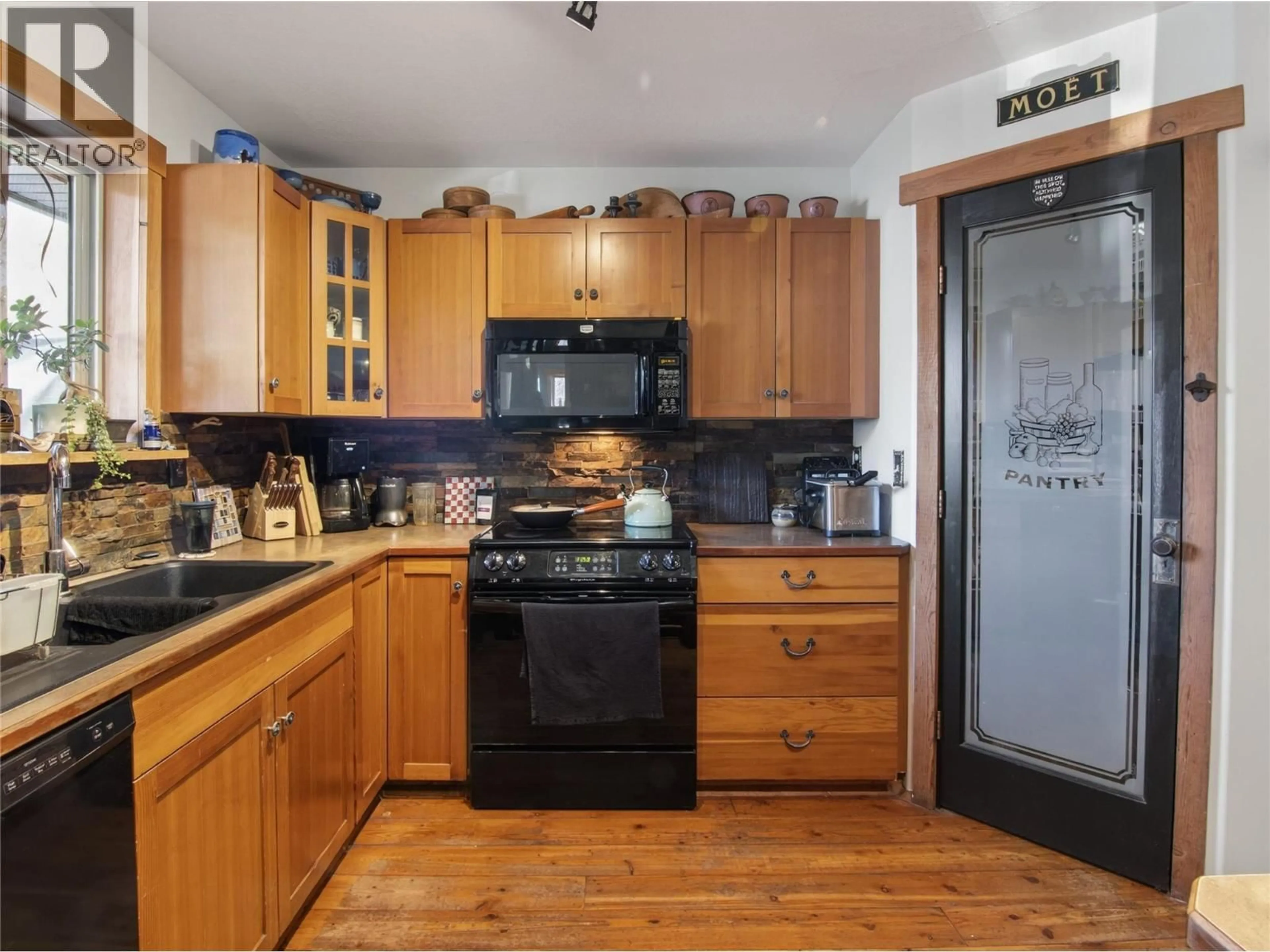Standard kitchen, unknown for 961 ROBINSON AVENUE, Naramata British Columbia V0H1N1