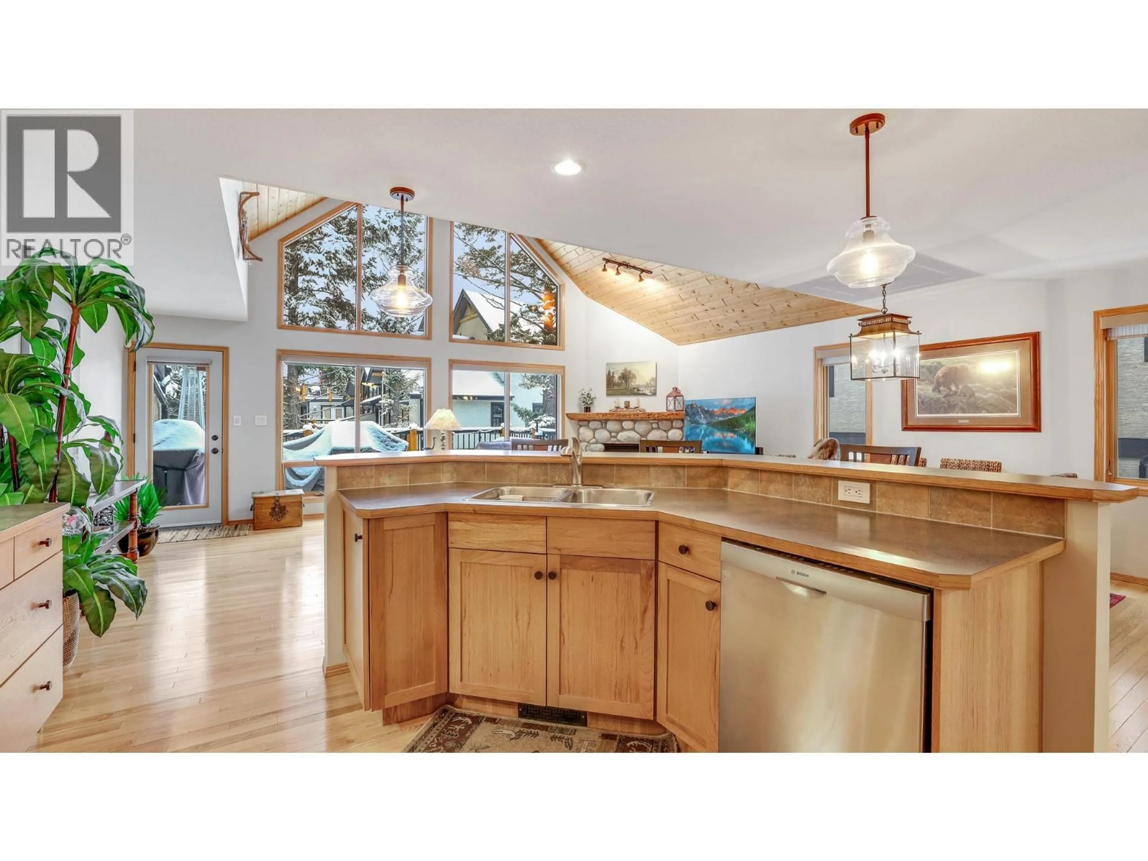 Open concept kitchen, unknown for 32 - 835 LAKEVIEW DRIVE, Windermere British Columbia V0A1K3