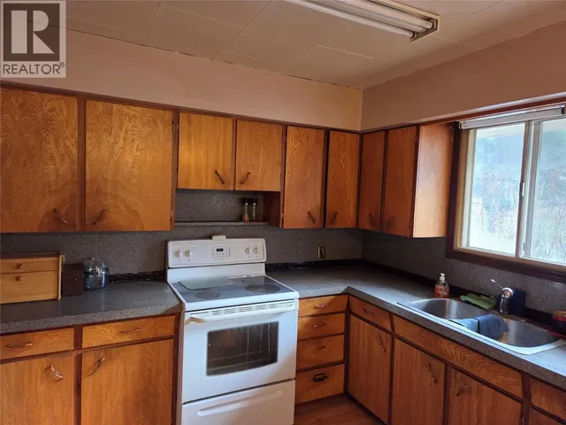 512 12TH AVENUE, Keremeos 4