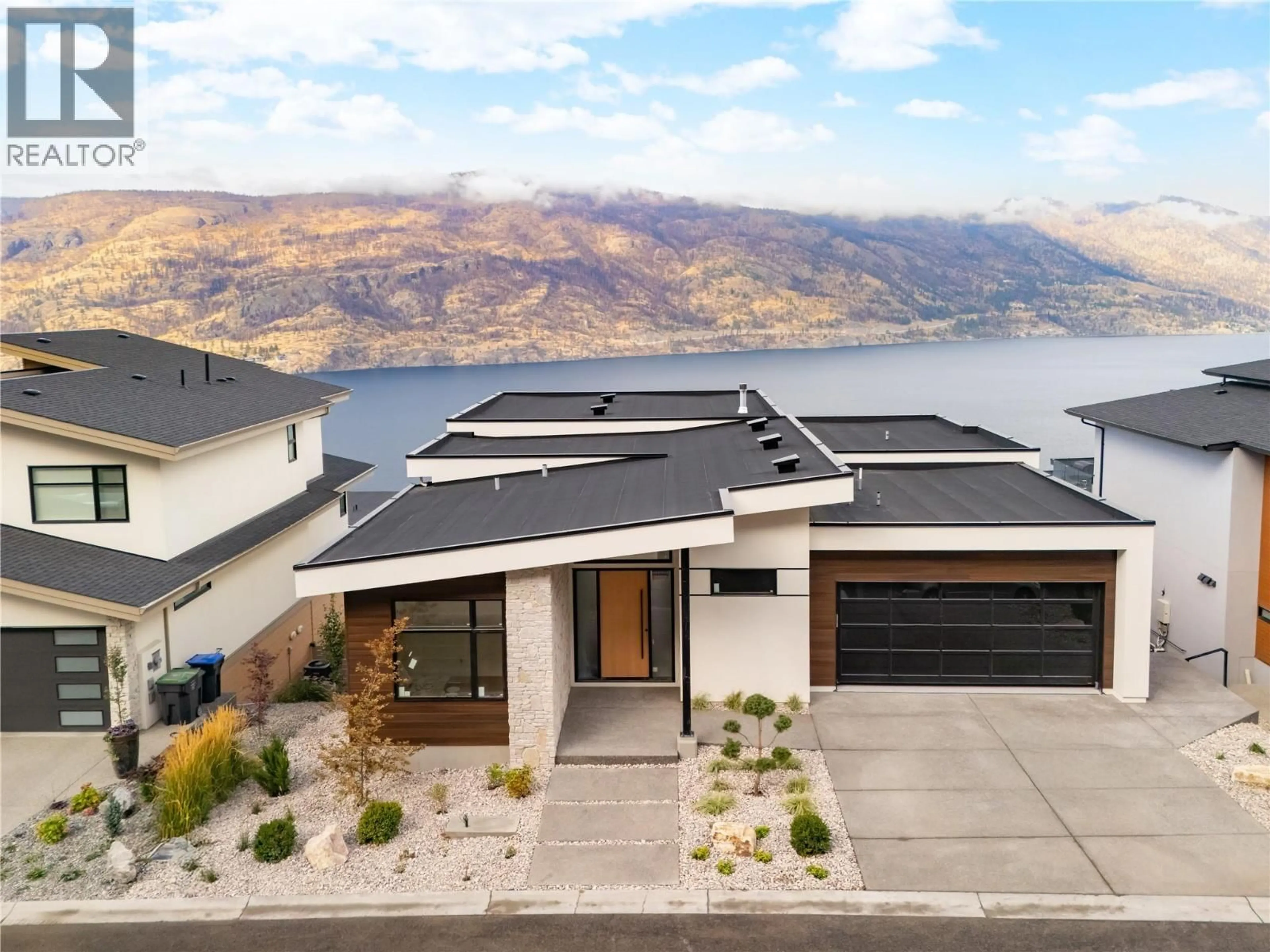 Home with vinyl exterior material, water/lake/river/ocean view for 573 CLIFTON COURT, Kelowna British Columbia V1V0B7