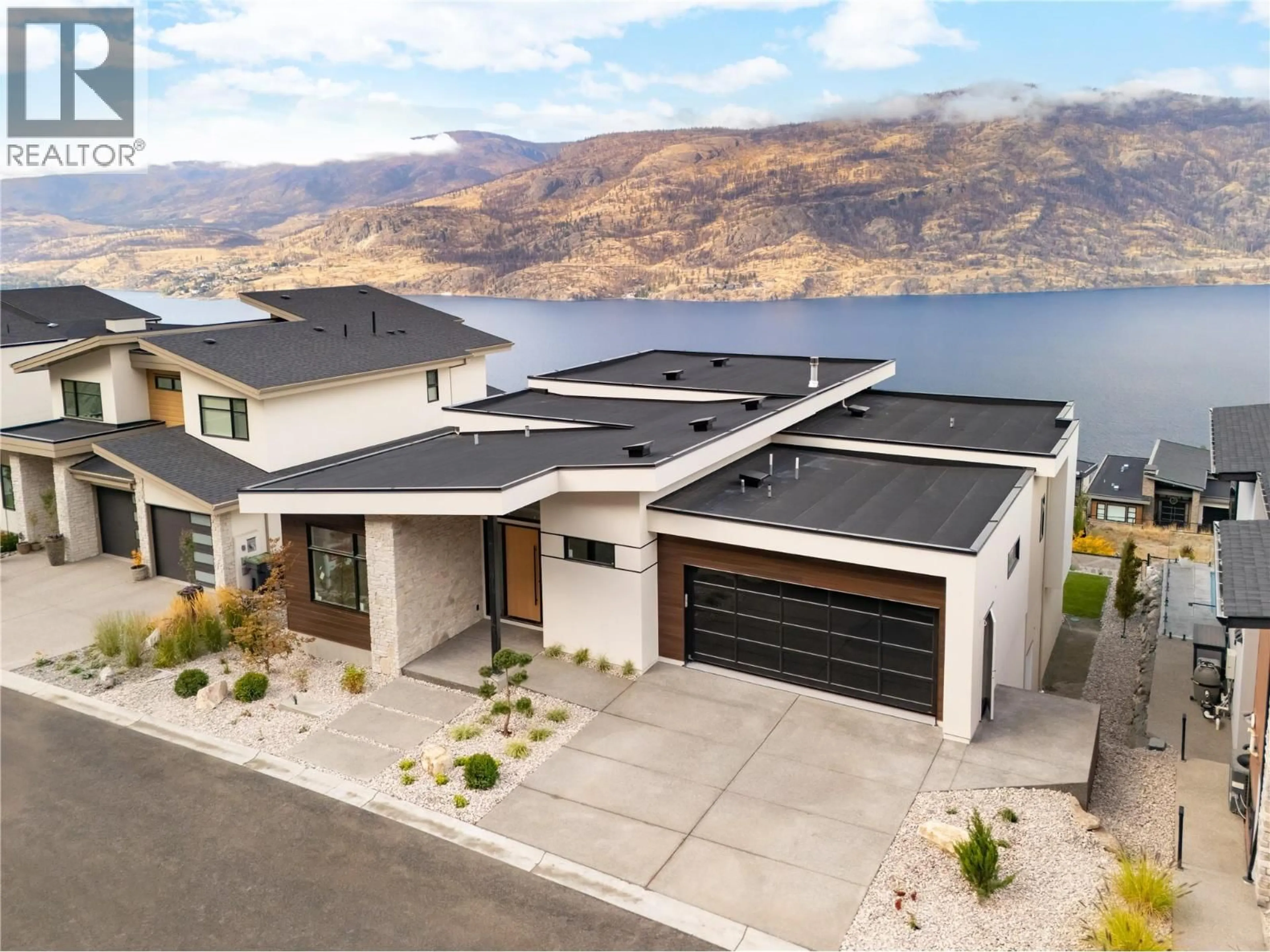 Home with vinyl exterior material, water/lake/river/ocean view for 573 CLIFTON COURT, Kelowna British Columbia V1V0B7