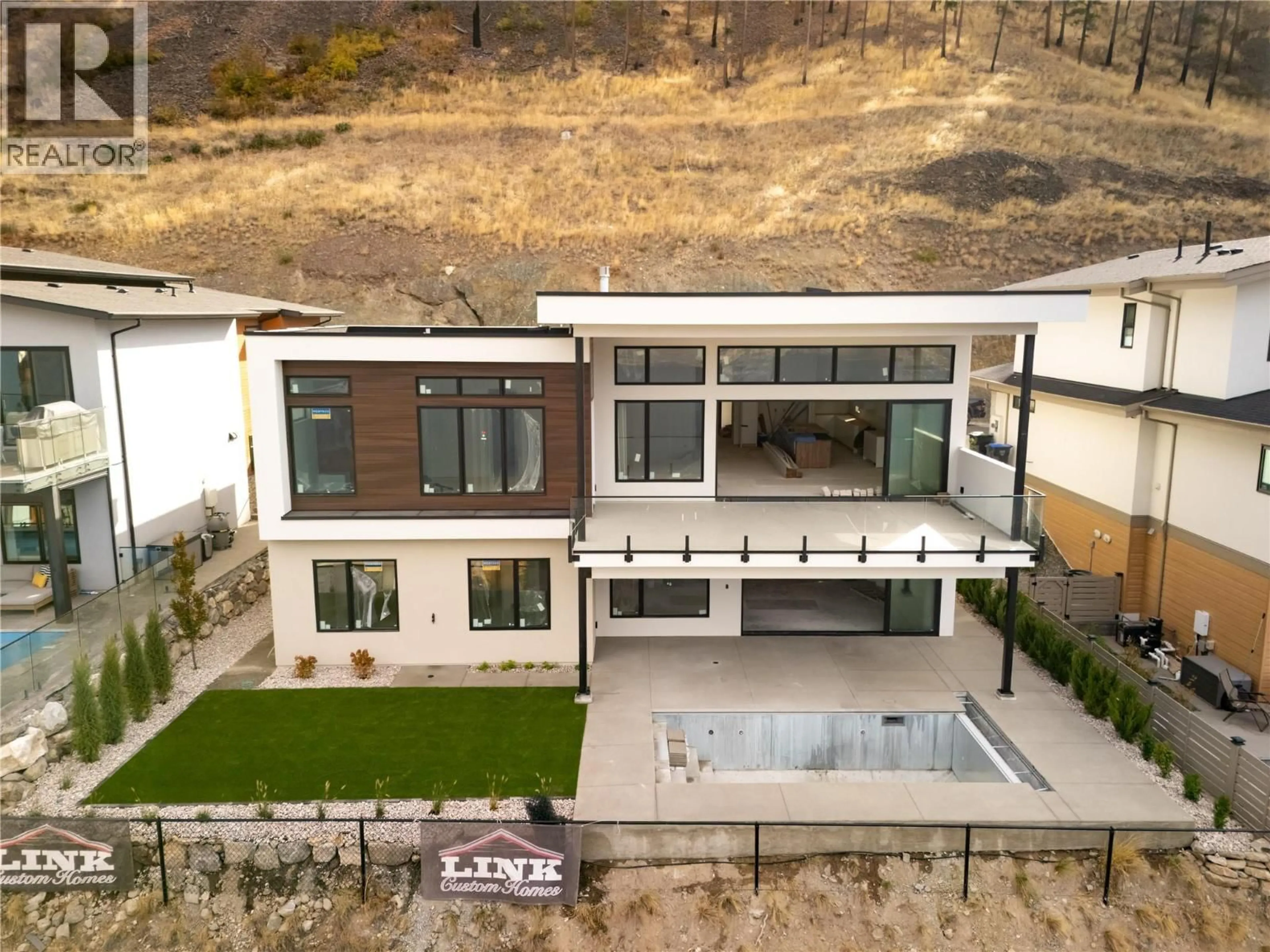 A pic from outside/outdoor area/front of a property/back of a property/a pic from drone, unknown for 573 CLIFTON COURT, Kelowna British Columbia V1V0B7