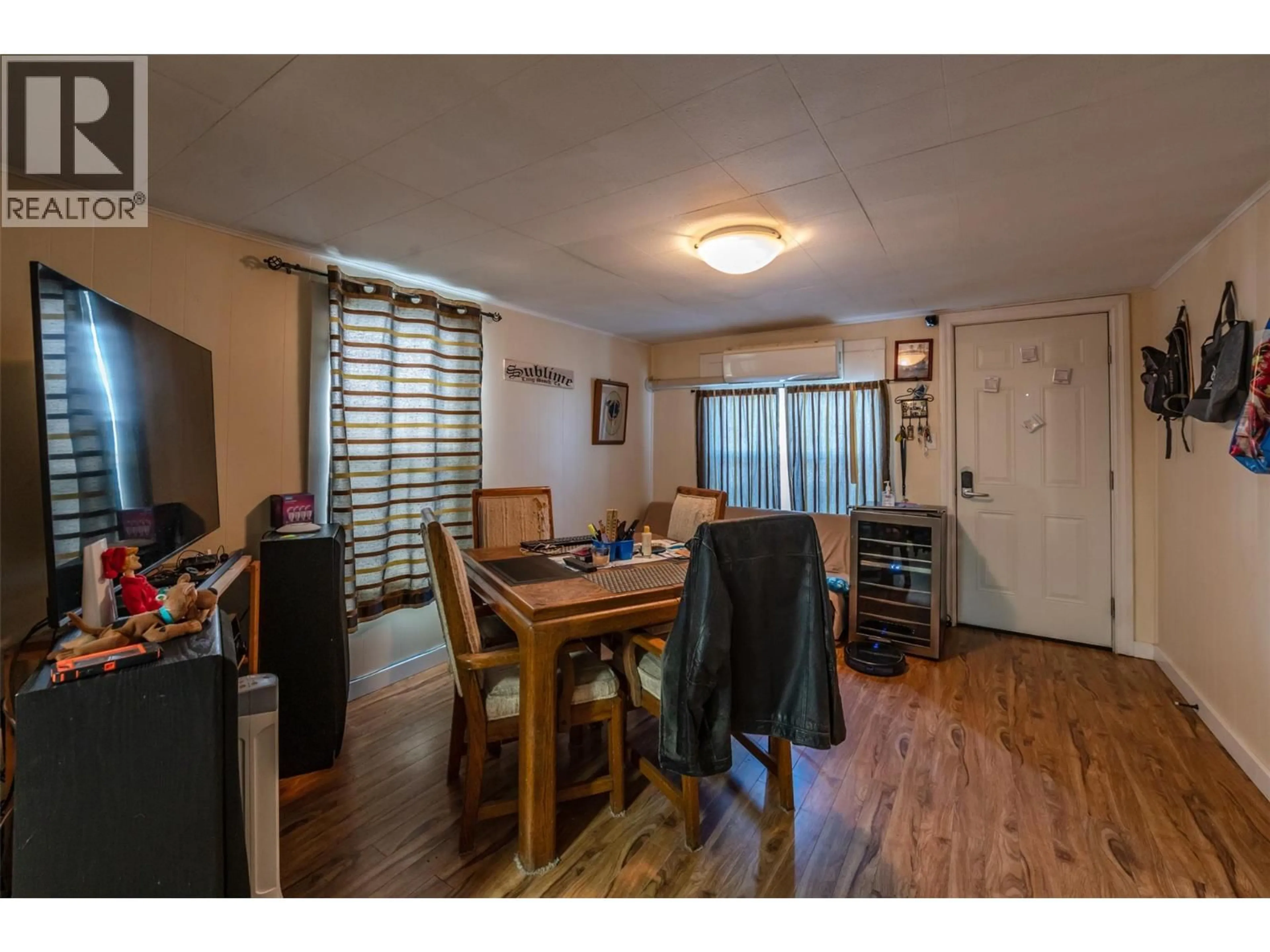 Dining room, wood/laminate floor for 463 HEALES AVENUE, Penticton British Columbia V2A1G5
