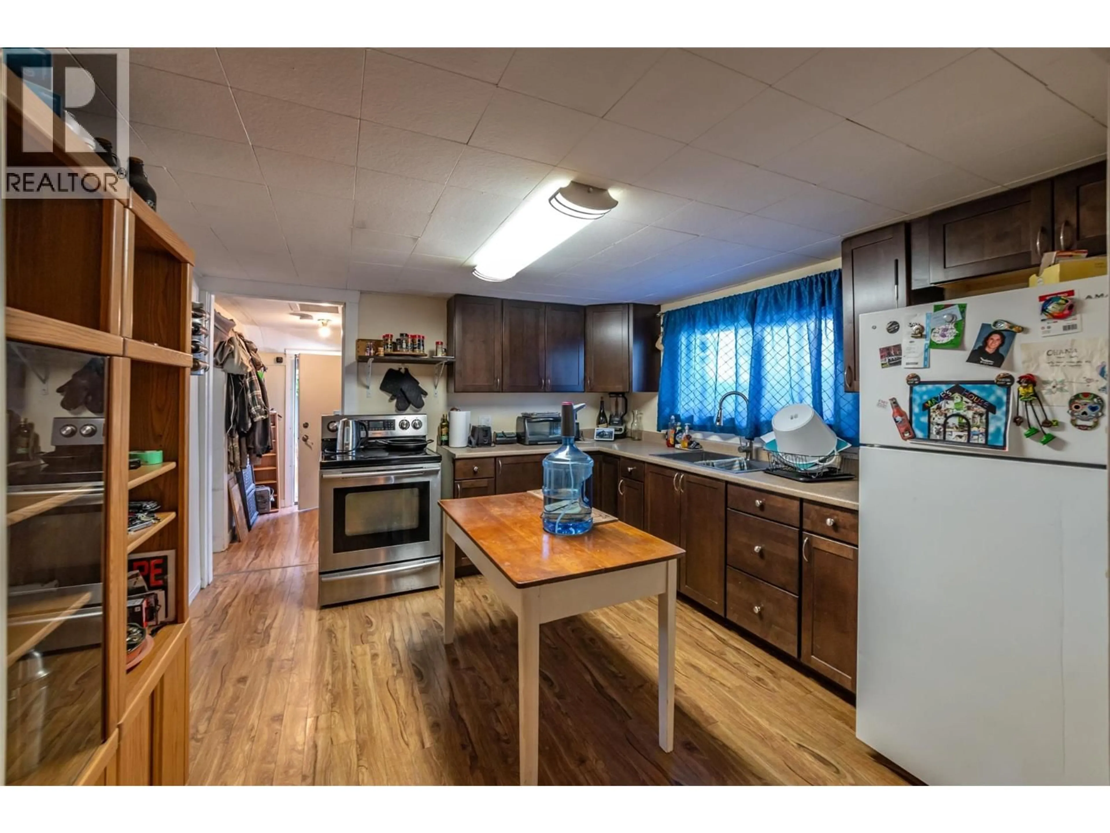 Standard kitchen, wood/laminate floor for 463 HEALES AVENUE, Penticton British Columbia V2A1G5
