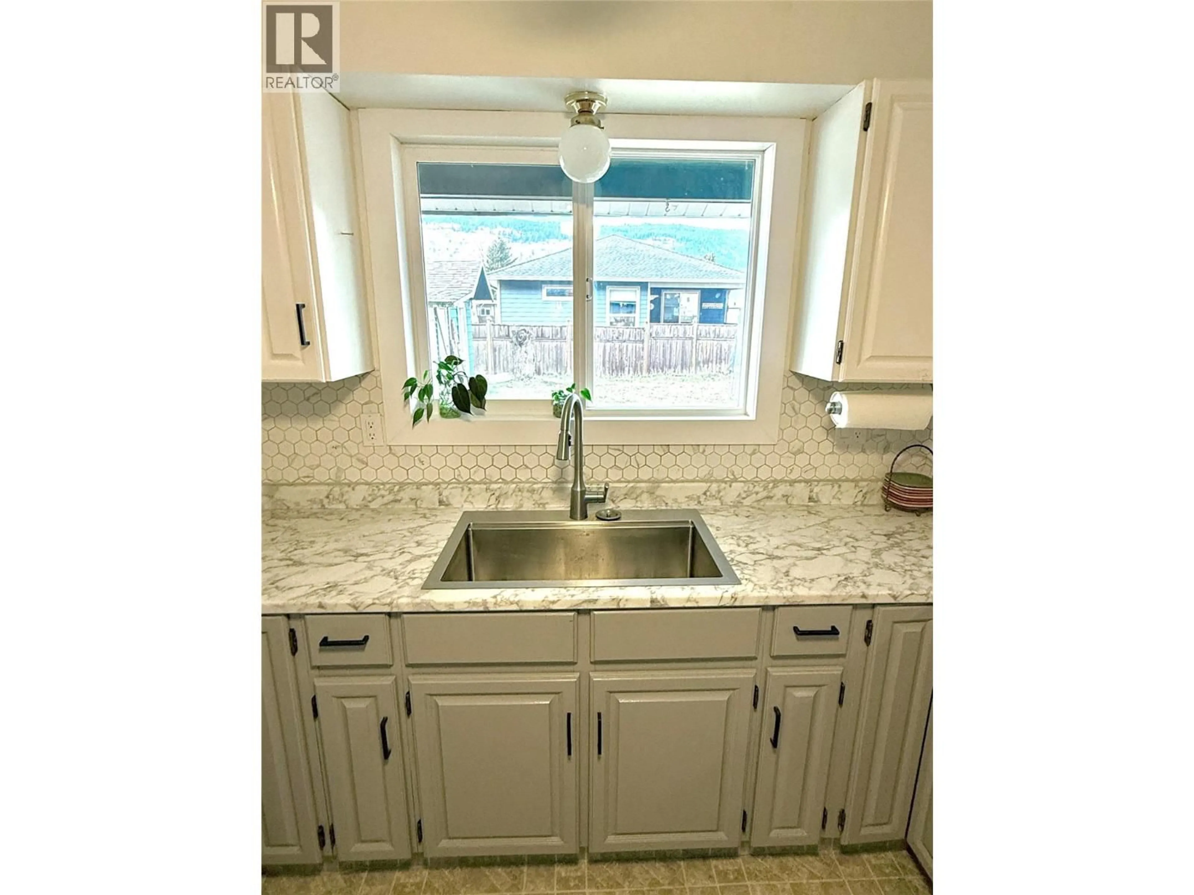 Open concept kitchen, ceramic/tile floor for 226 BROOKE DRIVE, Chase British Columbia V0E1M0