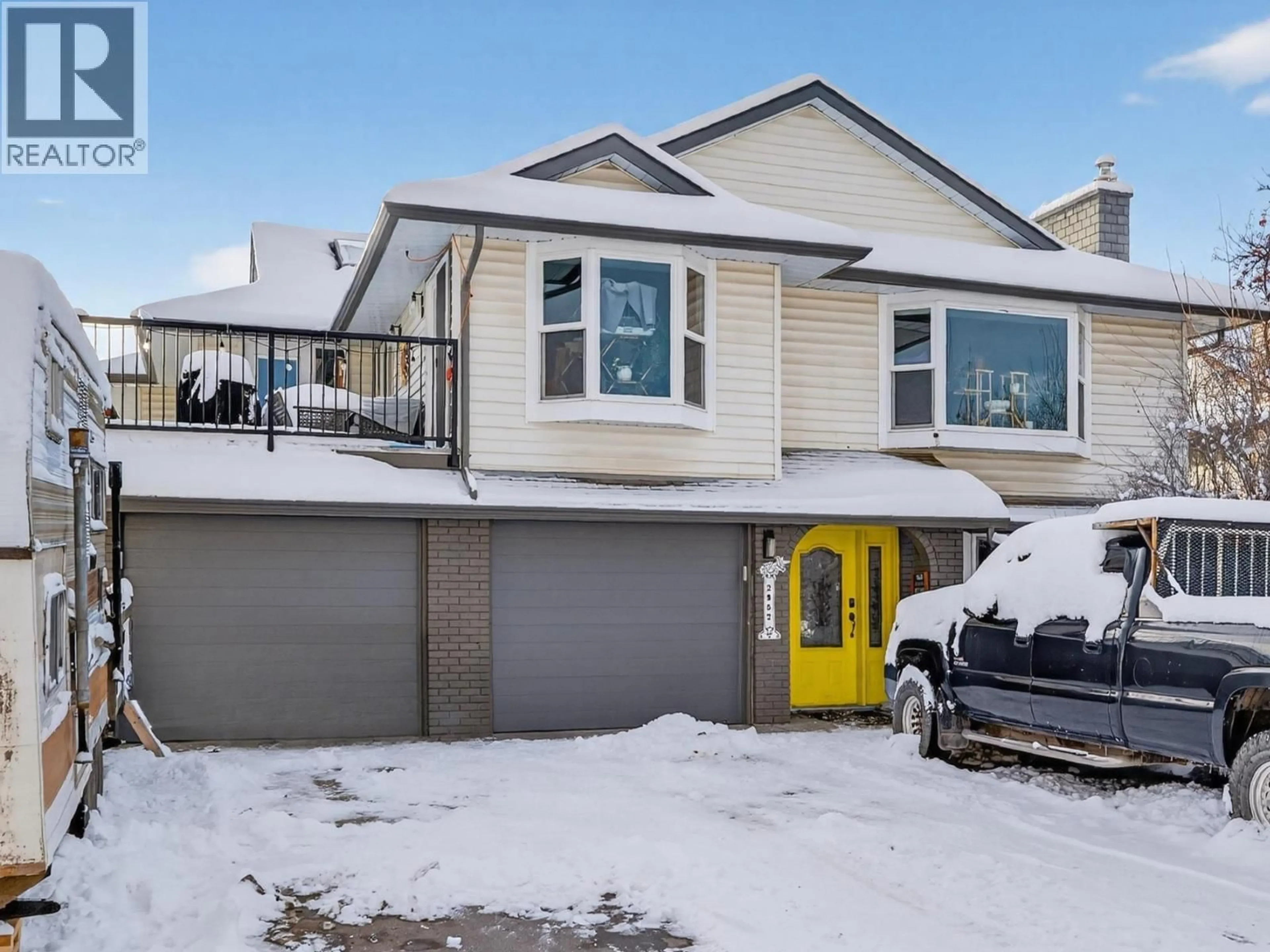 Home with vinyl exterior material, street for 2952 CLAPPERTON AVENUE, Merritt British Columbia V1K1G2