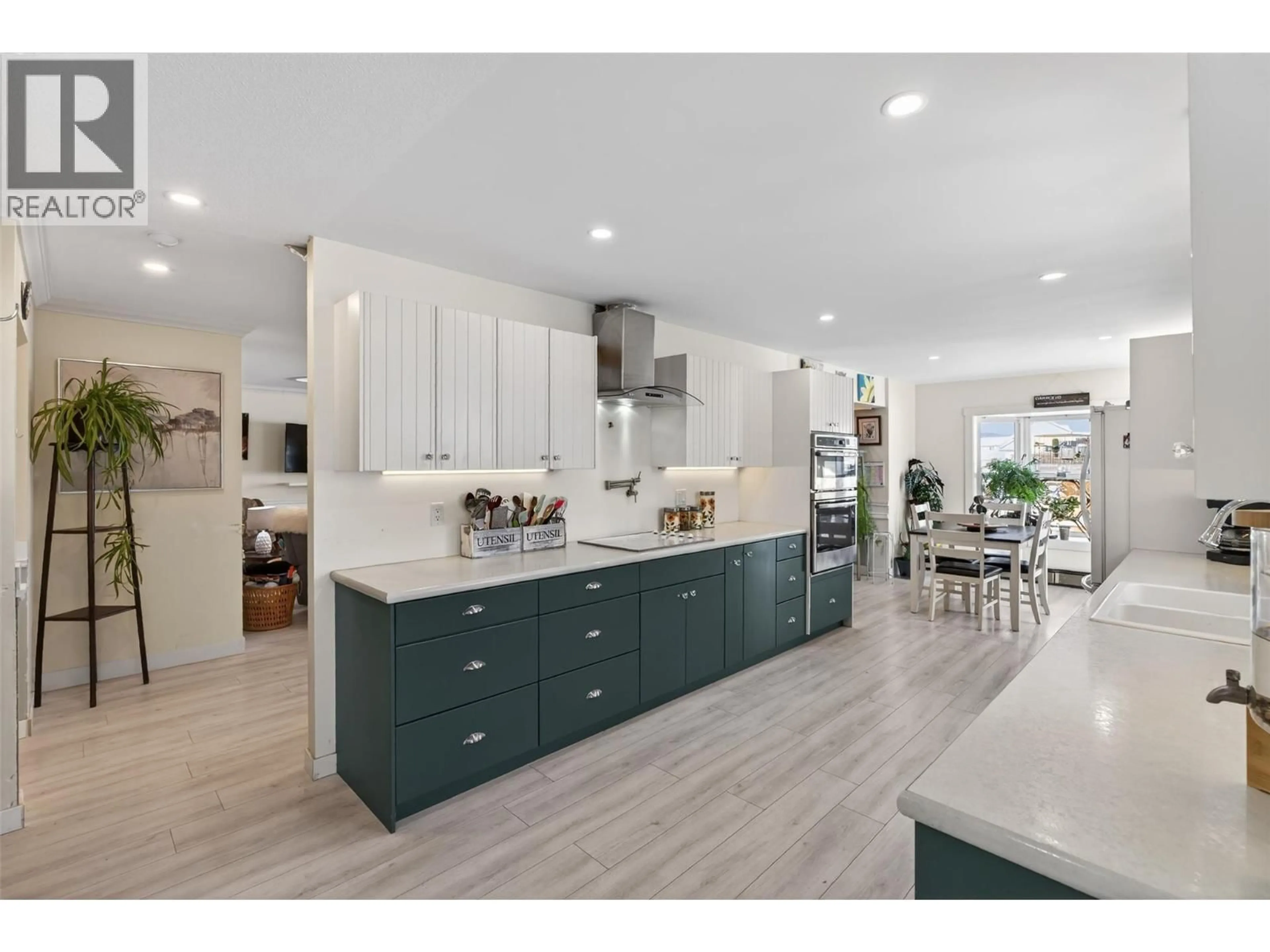 Open concept kitchen, ceramic/tile floor for 2952 CLAPPERTON AVENUE, Merritt British Columbia V1K1G2