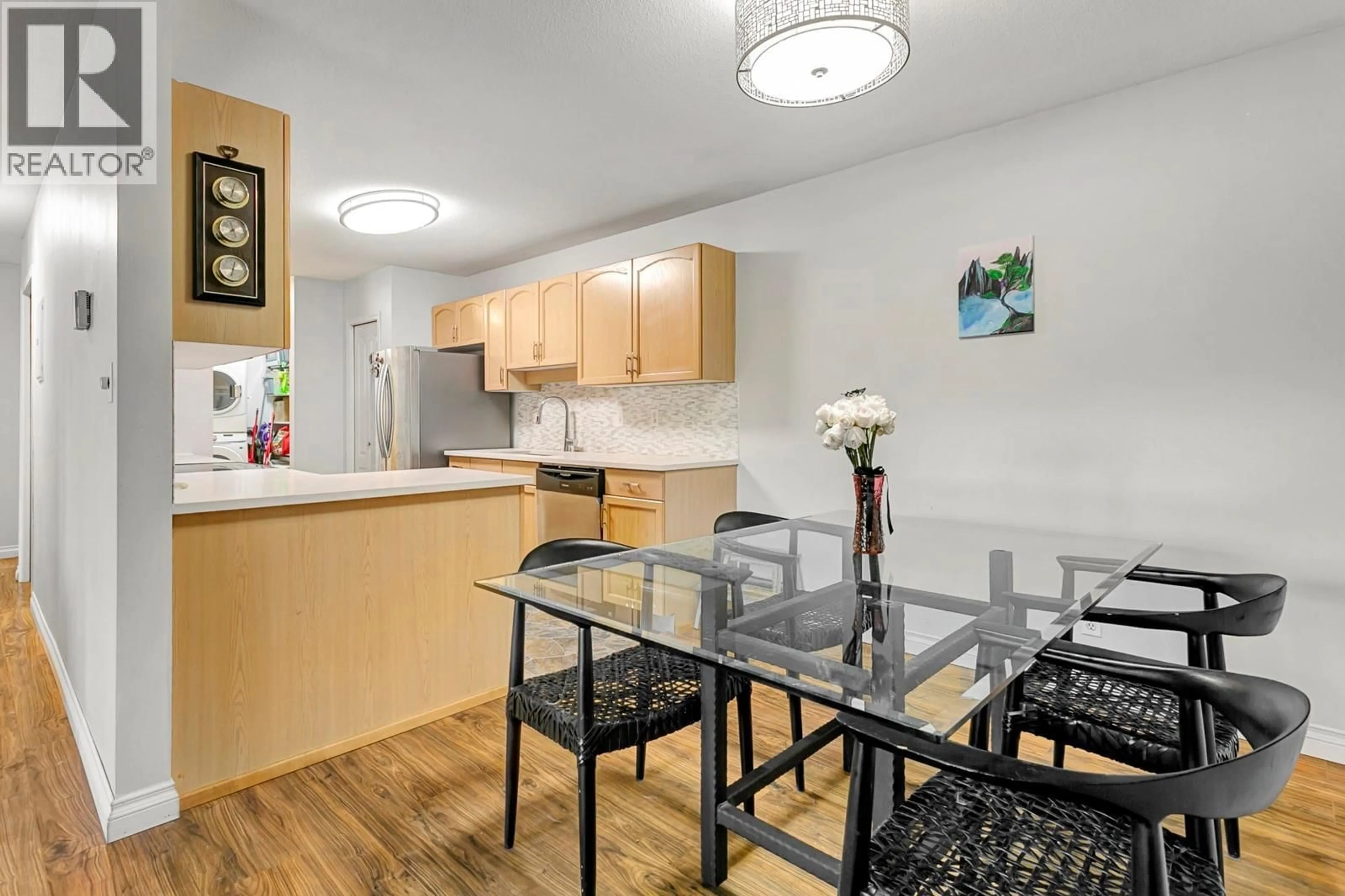 Standard kitchen, wood/laminate floor for 219 - 3163 RICHTER STREET, Kelowna British Columbia V1W3R4