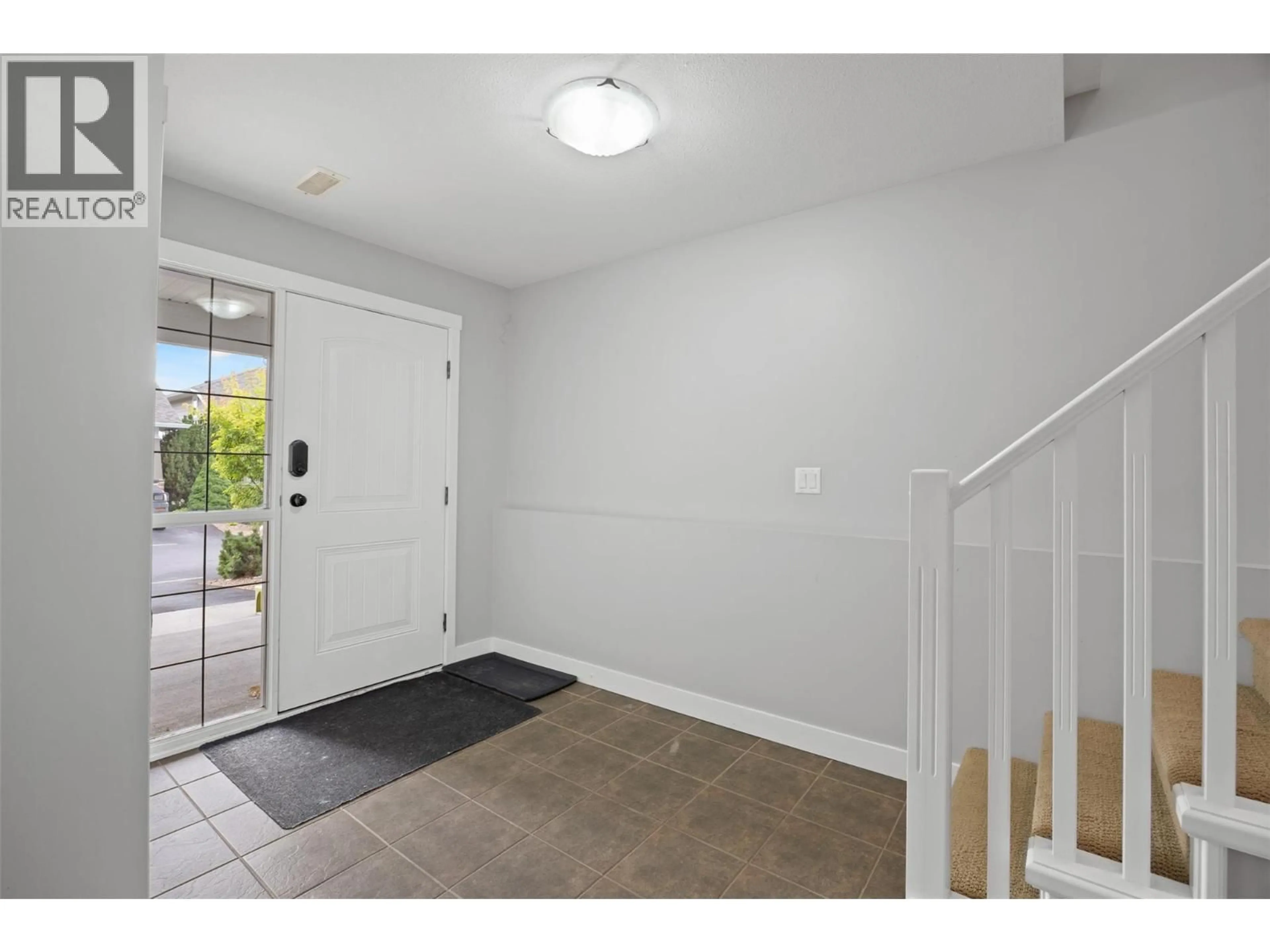 Indoor entryway for #16 - 1885 GRASSLANDS BOULEVARD, Kamloops British Columbia V2B0B8