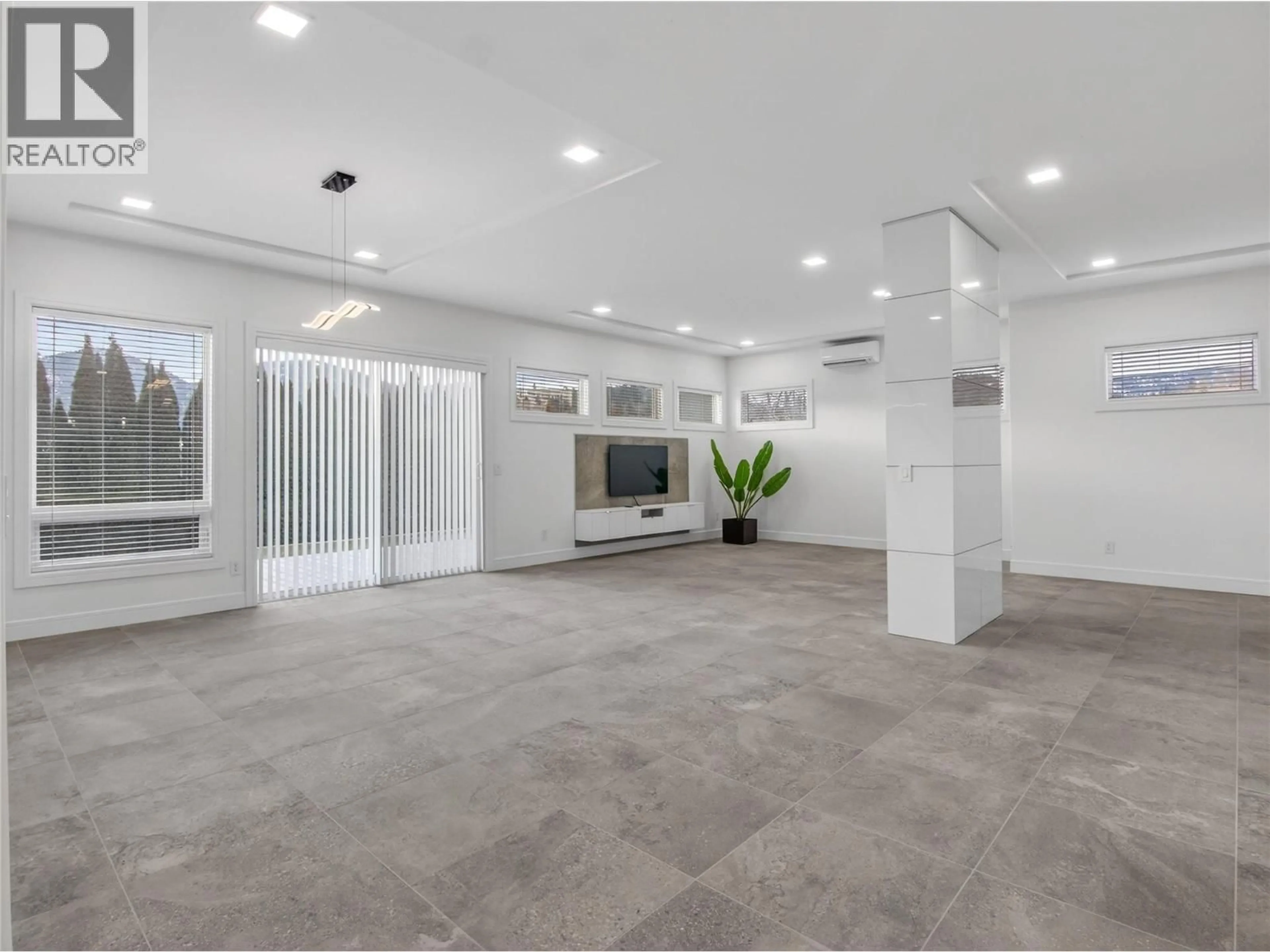 Indoor foyer for 1723 TREFFRY PLACE, Summerland British Columbia V0H1Z9