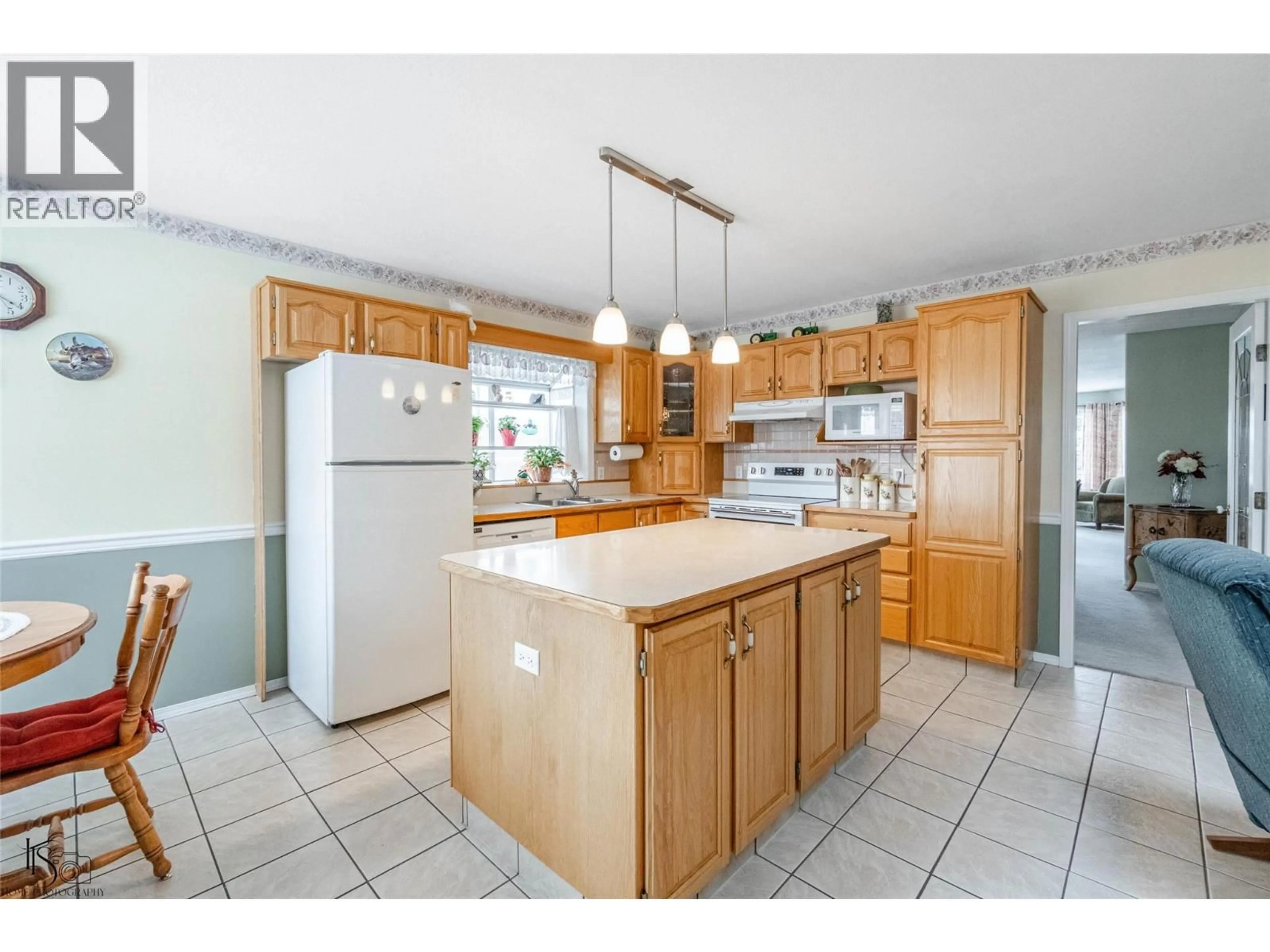 Open concept kitchen, unknown for 5897 FAIRVIEW PLACE, Oliver British Columbia V0H1T1